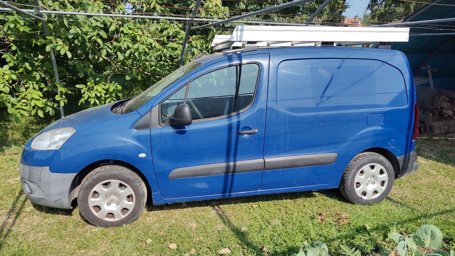 PEUGEOT 1.6 HDI 90 Urban-image-1