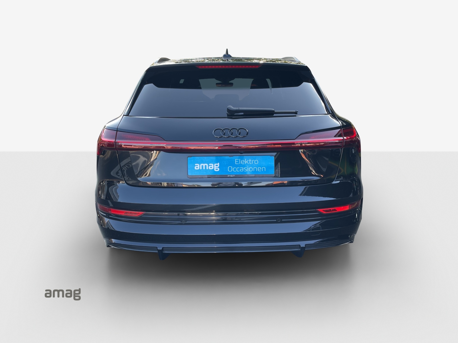 AUDI e-tron 55 S Line quattro-image-4