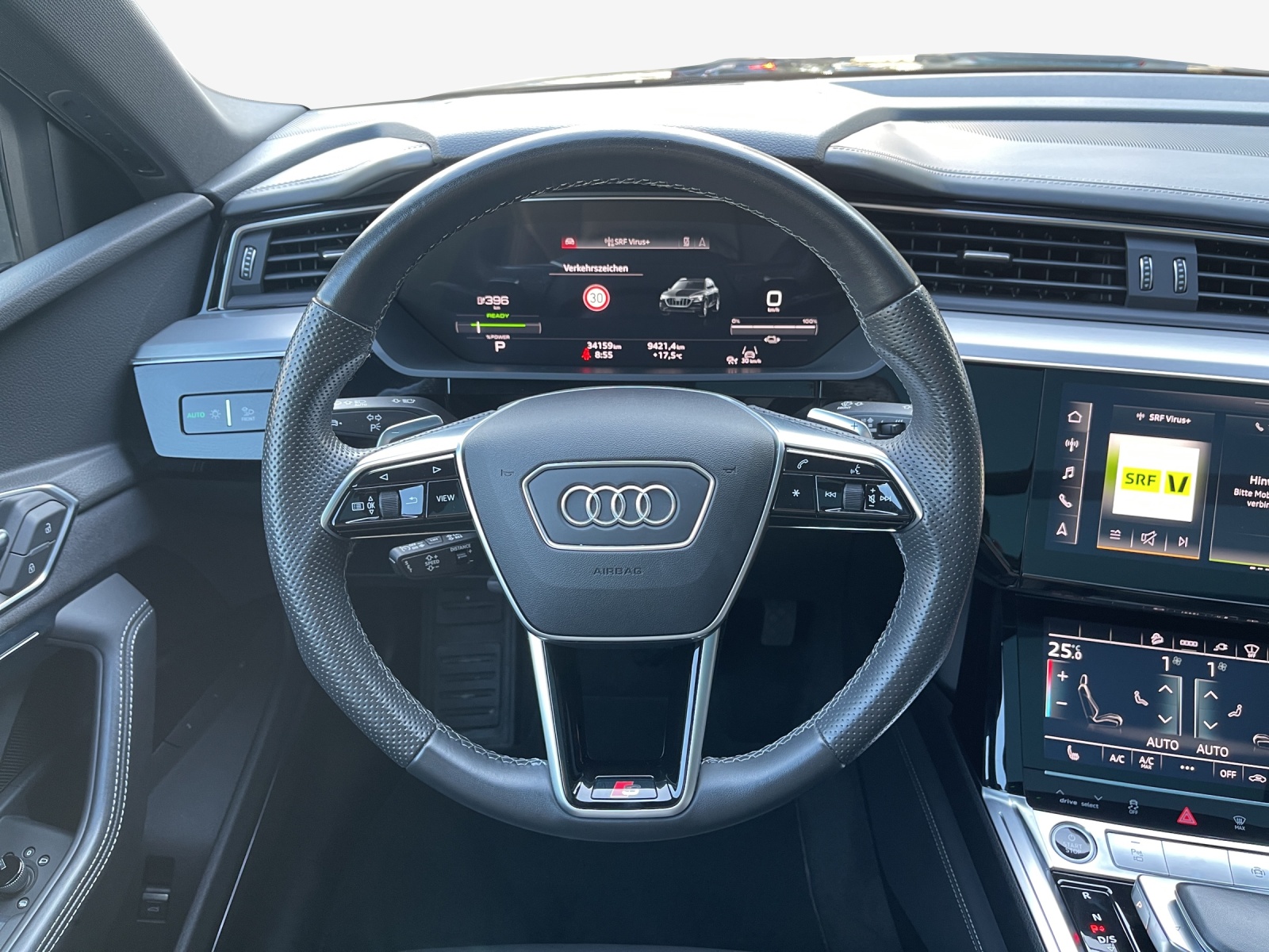 AUDI e-tron 55 S Line quattro-image-10
