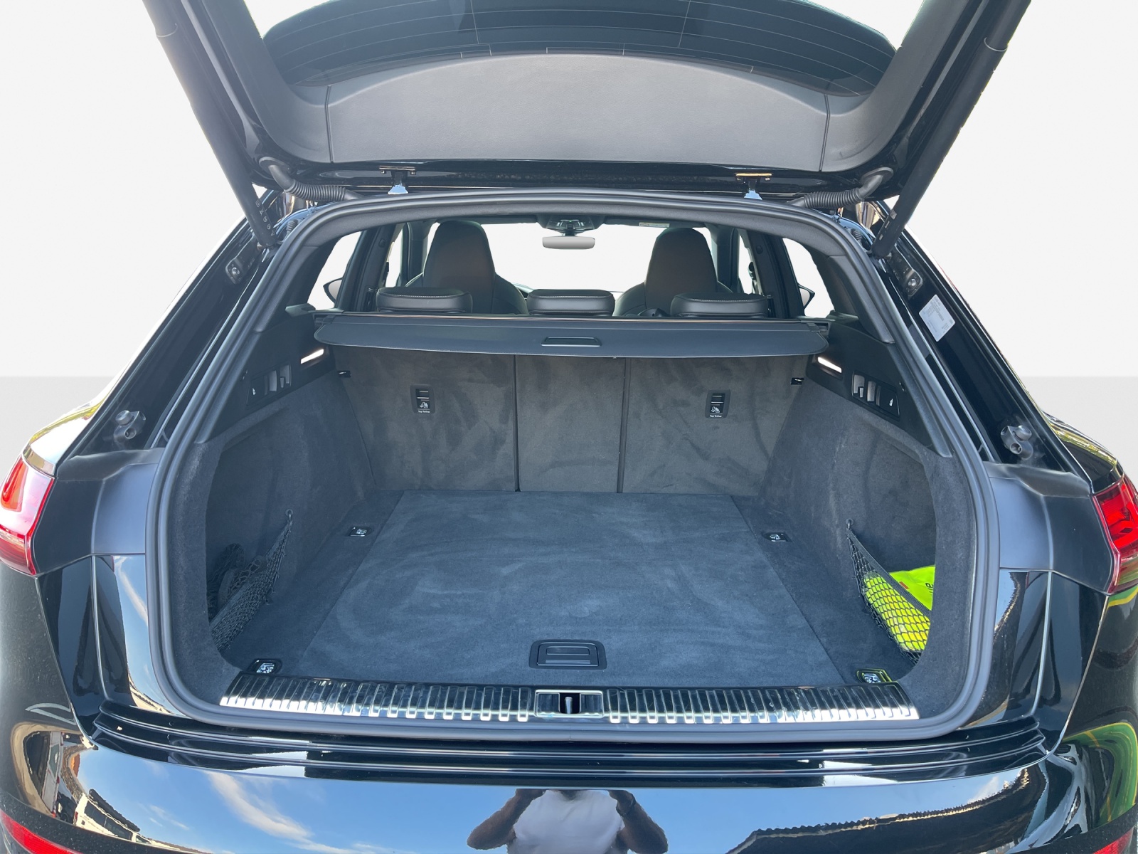 AUDI e-tron 55 S Line quattro-image-13