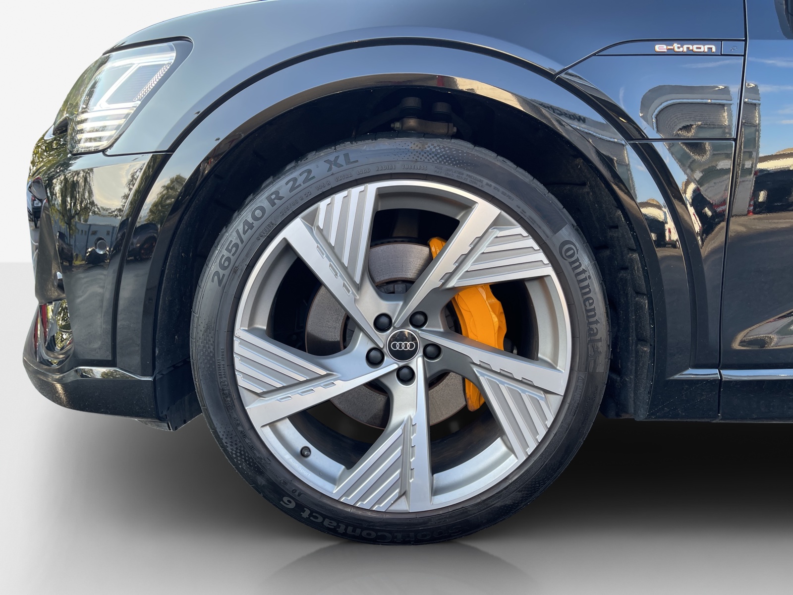 AUDI e-tron 55 S Line quattro-image-16