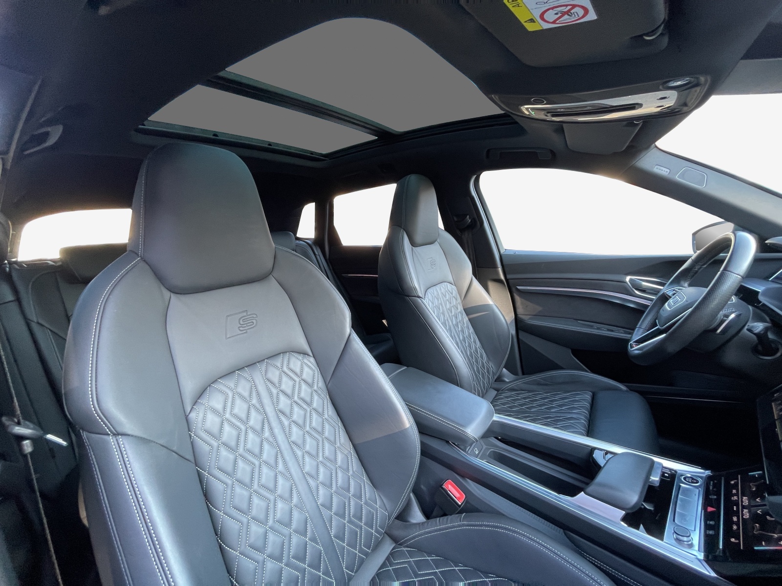 AUDI e-tron 55 S Line quattro-image-14