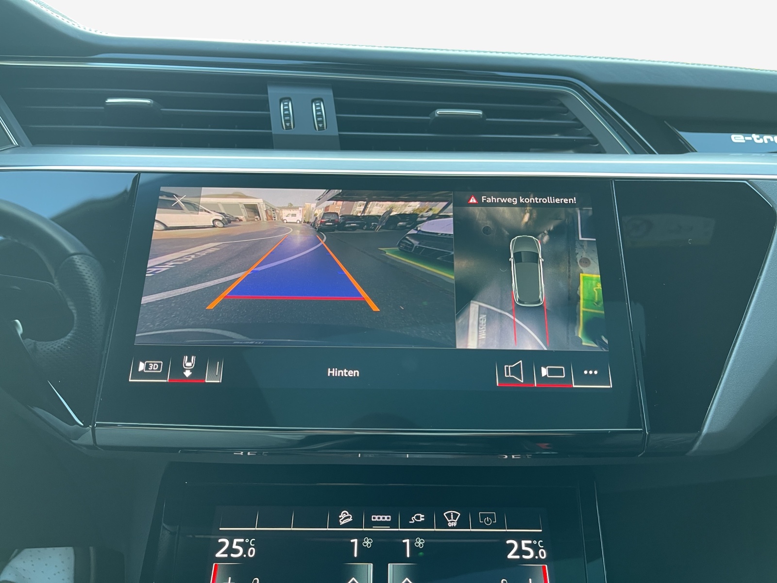 AUDI e-tron 55 S Line quattro-image-15