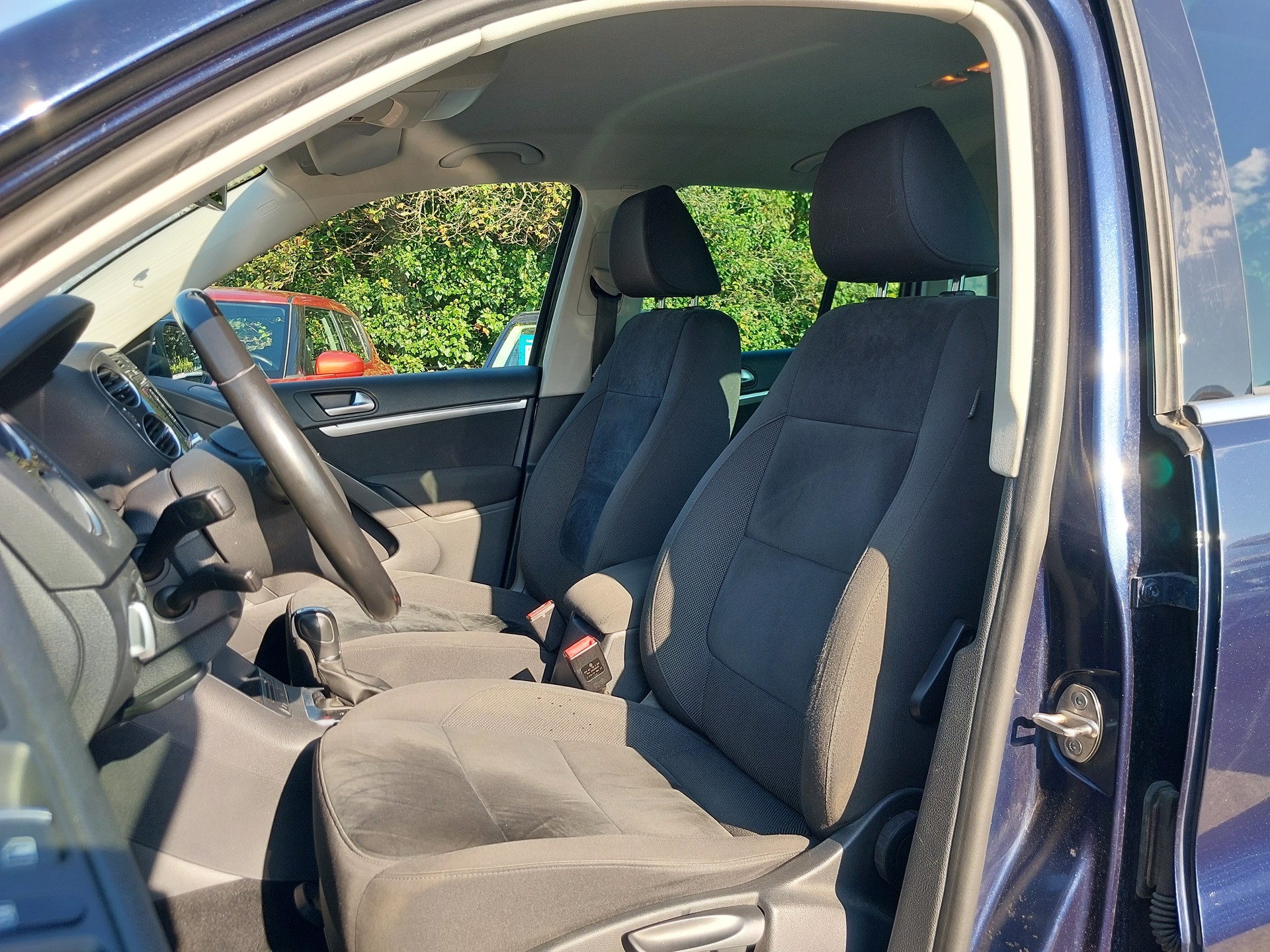 VW Tiguan 2.0 TDI BMT Design 4Motion DSG-image-5