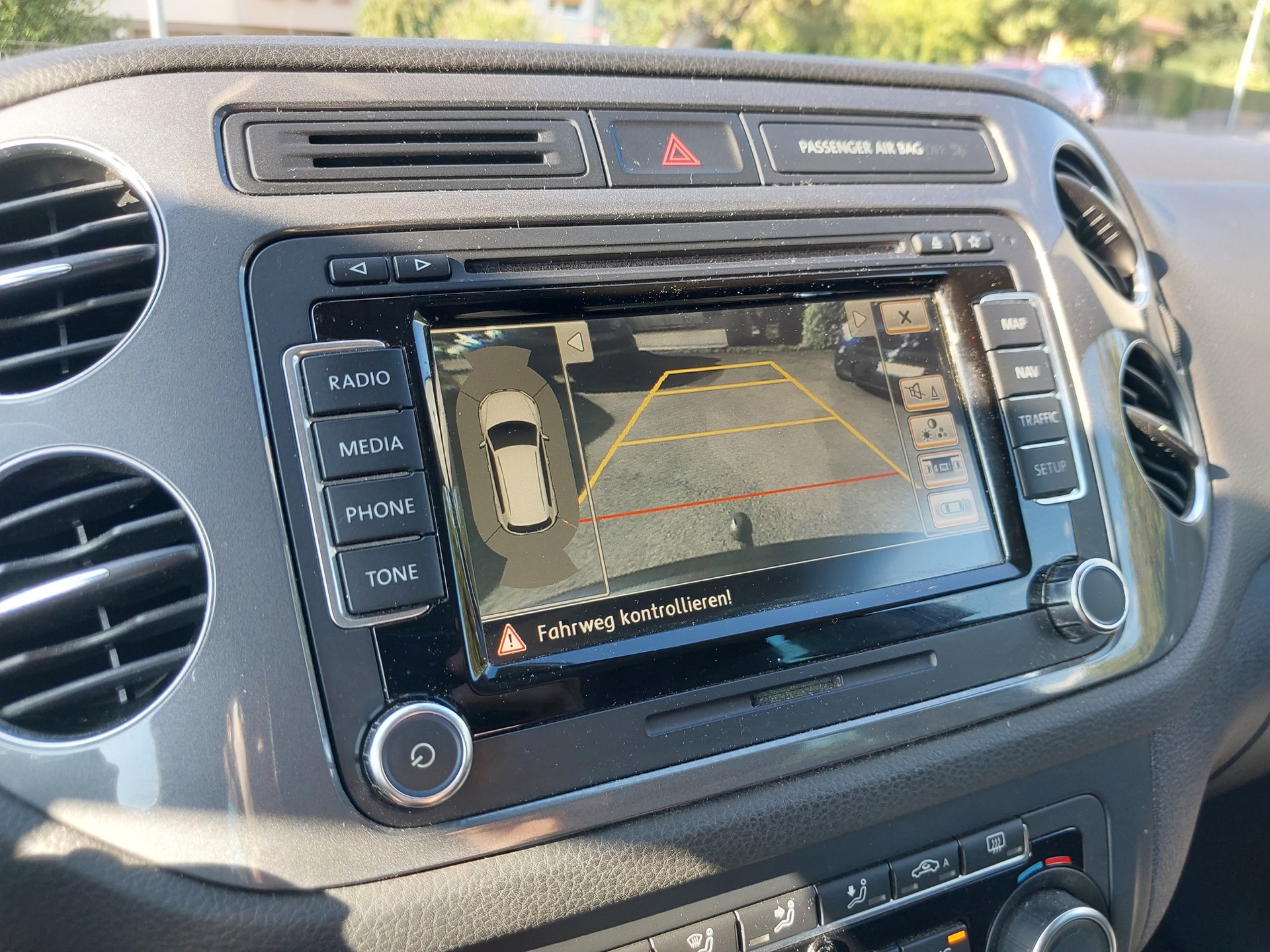 VW Tiguan 2.0 TDI BMT Design 4Motion DSG-image-11