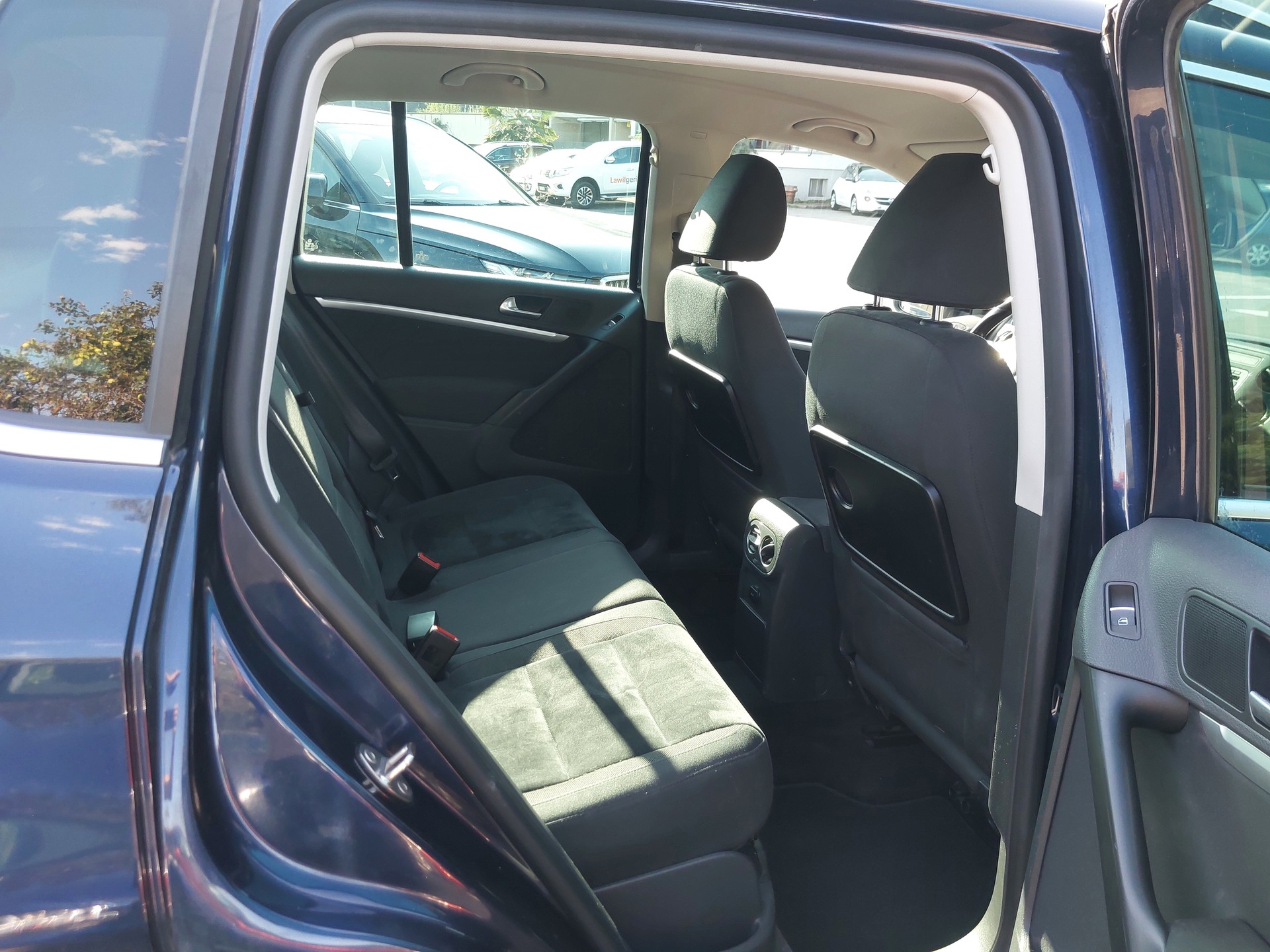 VW Tiguan 2.0 TDI BMT Design 4Motion DSG-image-8