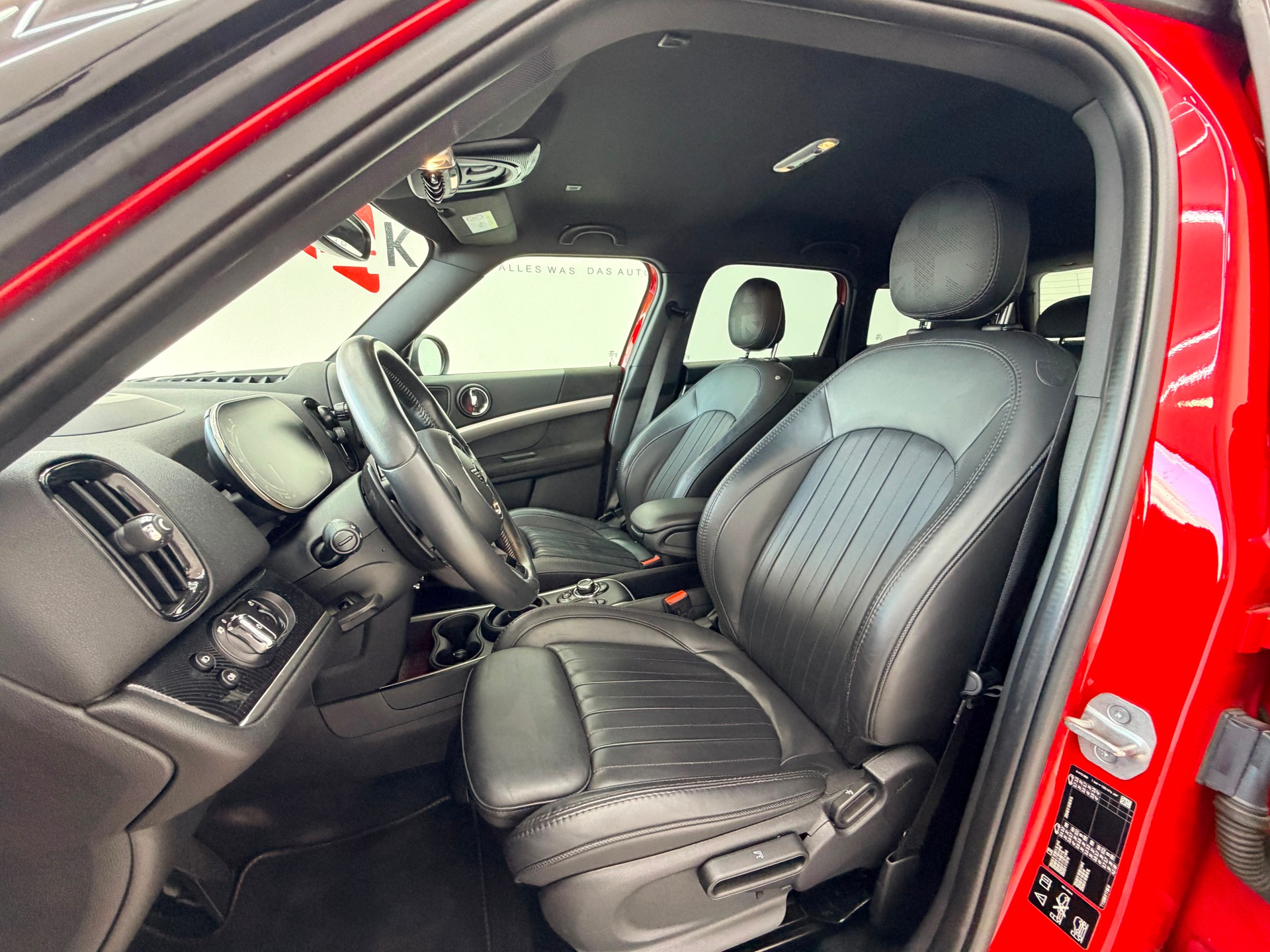 MINI Countryman Cooper S Trafalgar ALL4 Steptronic | Top-Gepflegt | CH Fahrzeug |-image-8