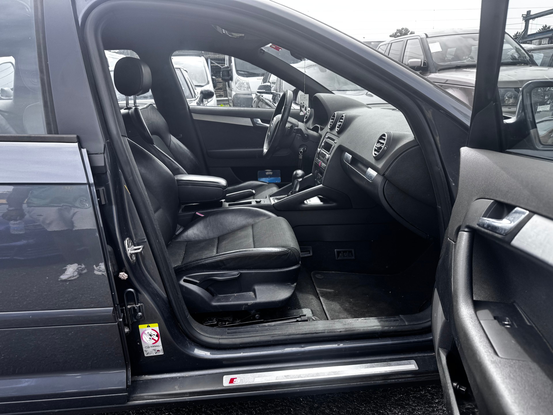 AUDI A3 Sportback 1.8 Turbo FSI Attraction S line-image-8