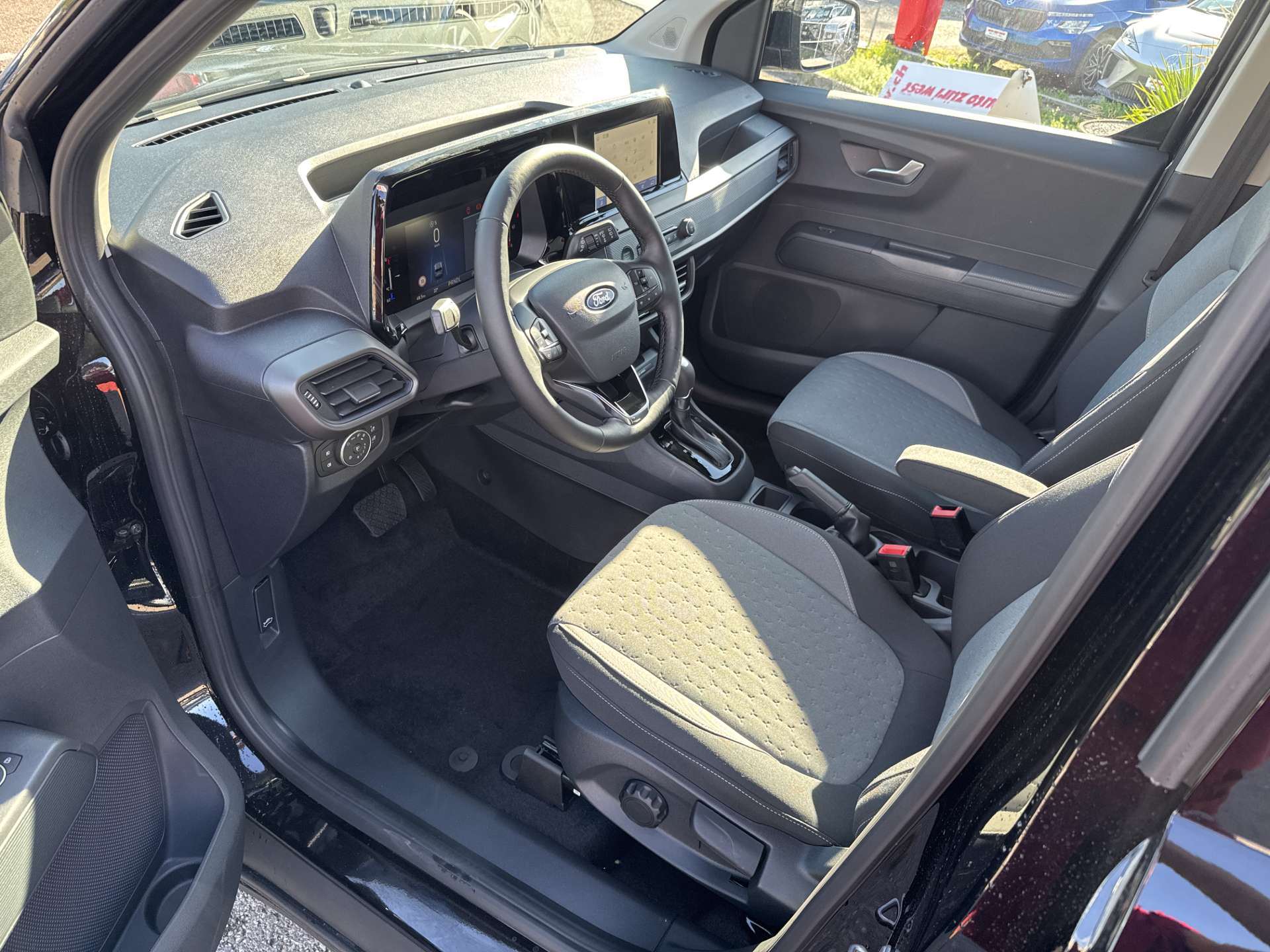 FORD Tourneo Courier 1.0 EcoBoost Titanium Automat-image-5