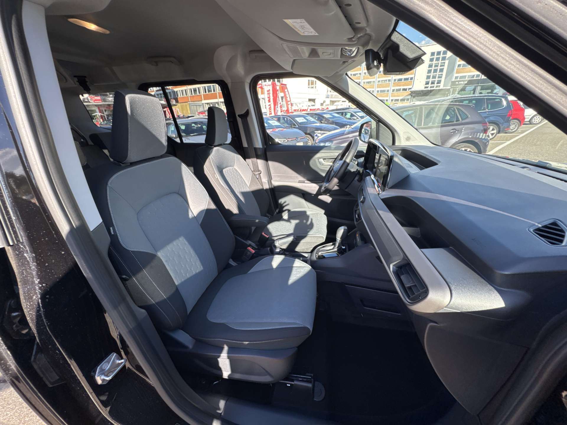 FORD Tourneo Courier 1.0 EcoBoost Titanium Automat-image-12