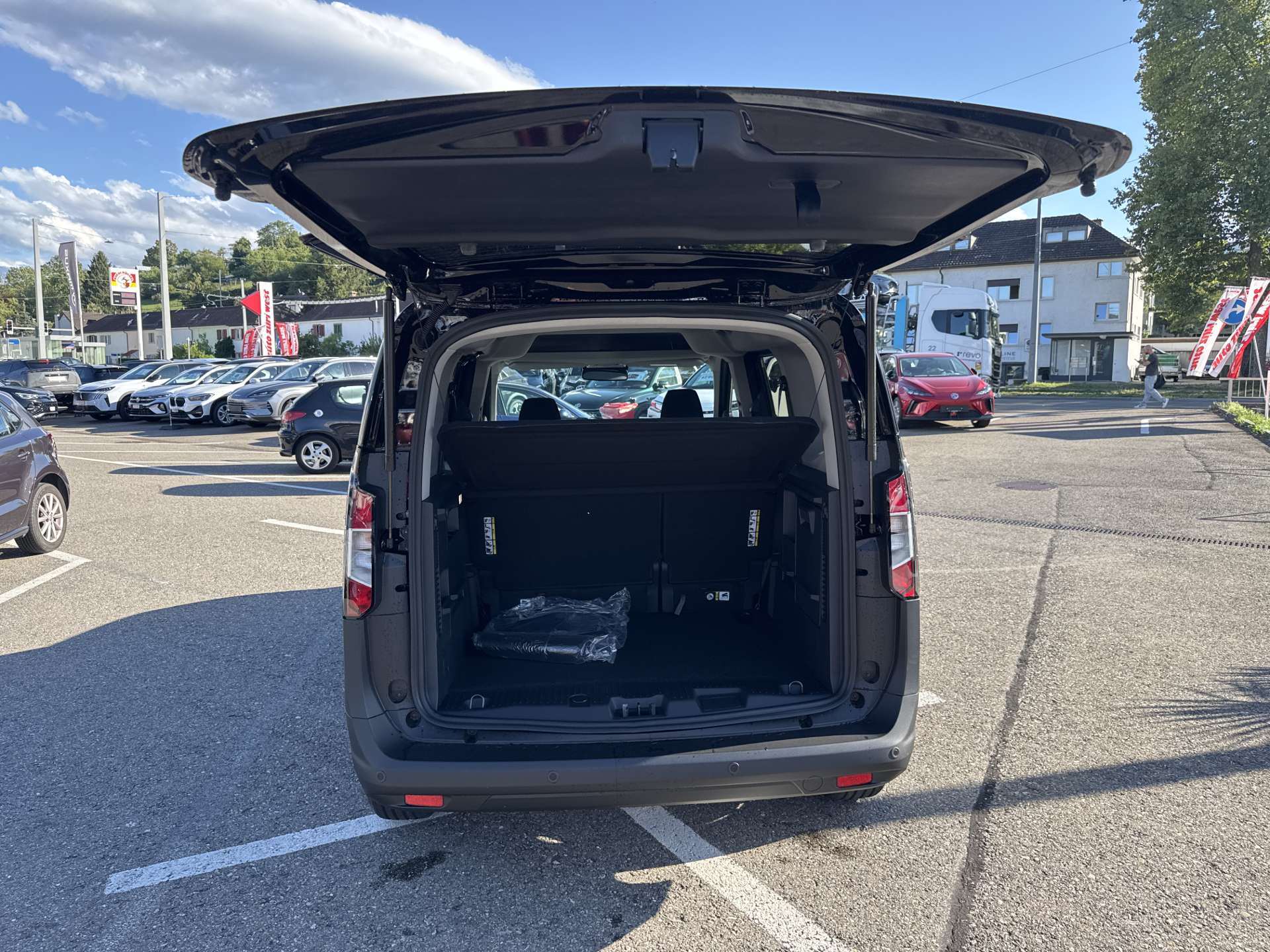 FORD Tourneo Courier 1.0 EcoBoost Titanium Automat-image-7