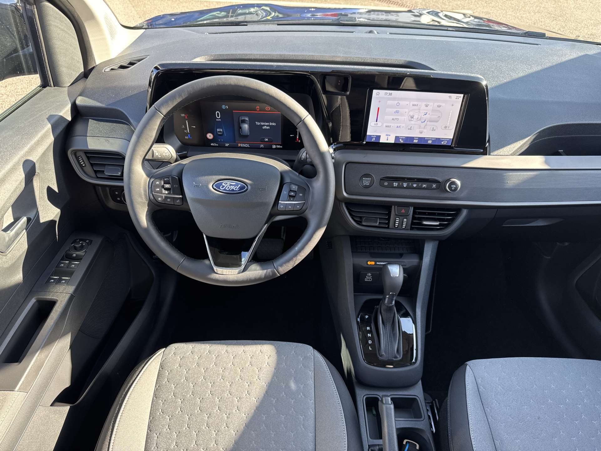 FORD Tourneo Courier 1.0 EcoBoost Titanium Automat-image-4