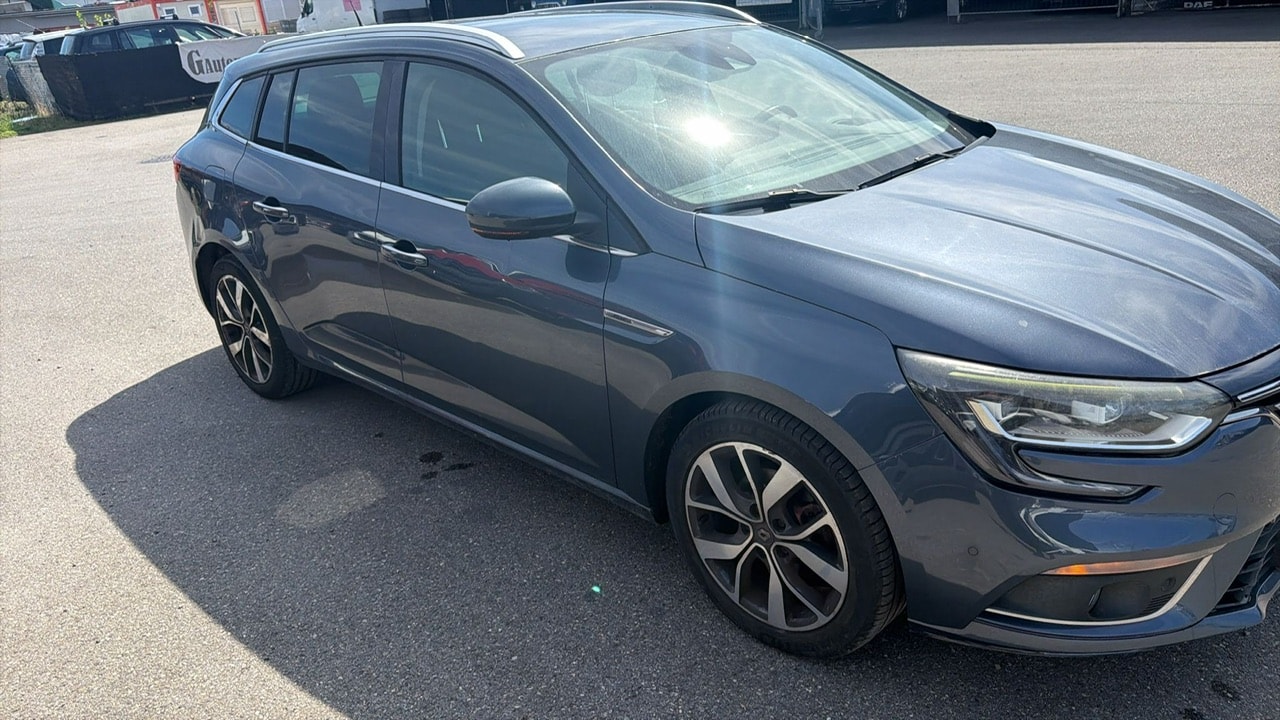 RENAULT Mégane Grandtour 1.2 16V Turbo Bose-image-2