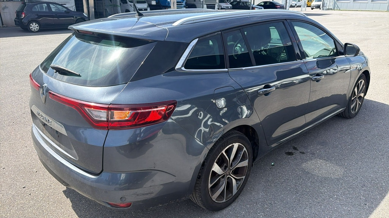 RENAULT Mégane Grandtour 1.2 16V Turbo Bose-image-5