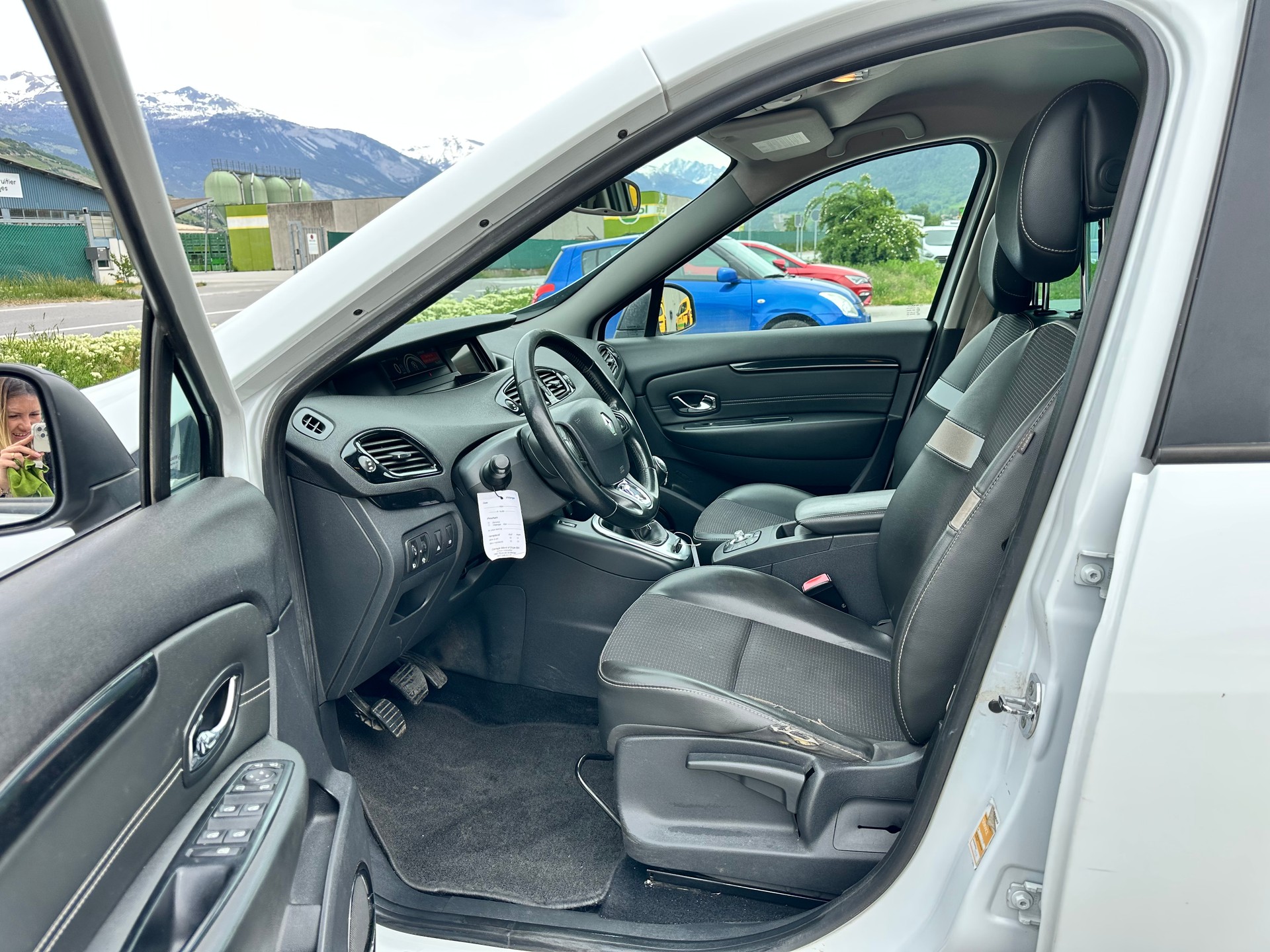 RENAULT Scénic 1.2 16V Turbo Bose Edition-image-8
