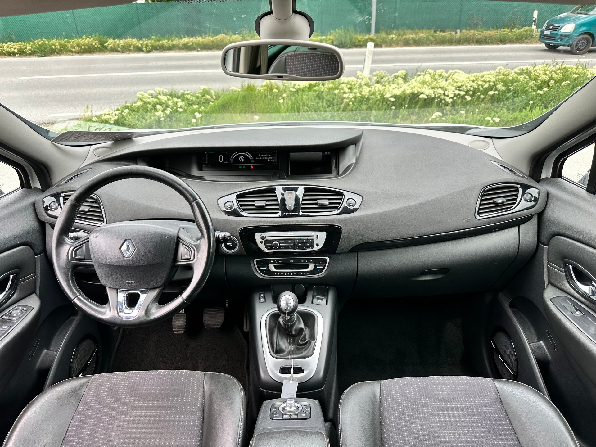 RENAULT Scénic 1.2 16V Turbo Bose Edition-image-10