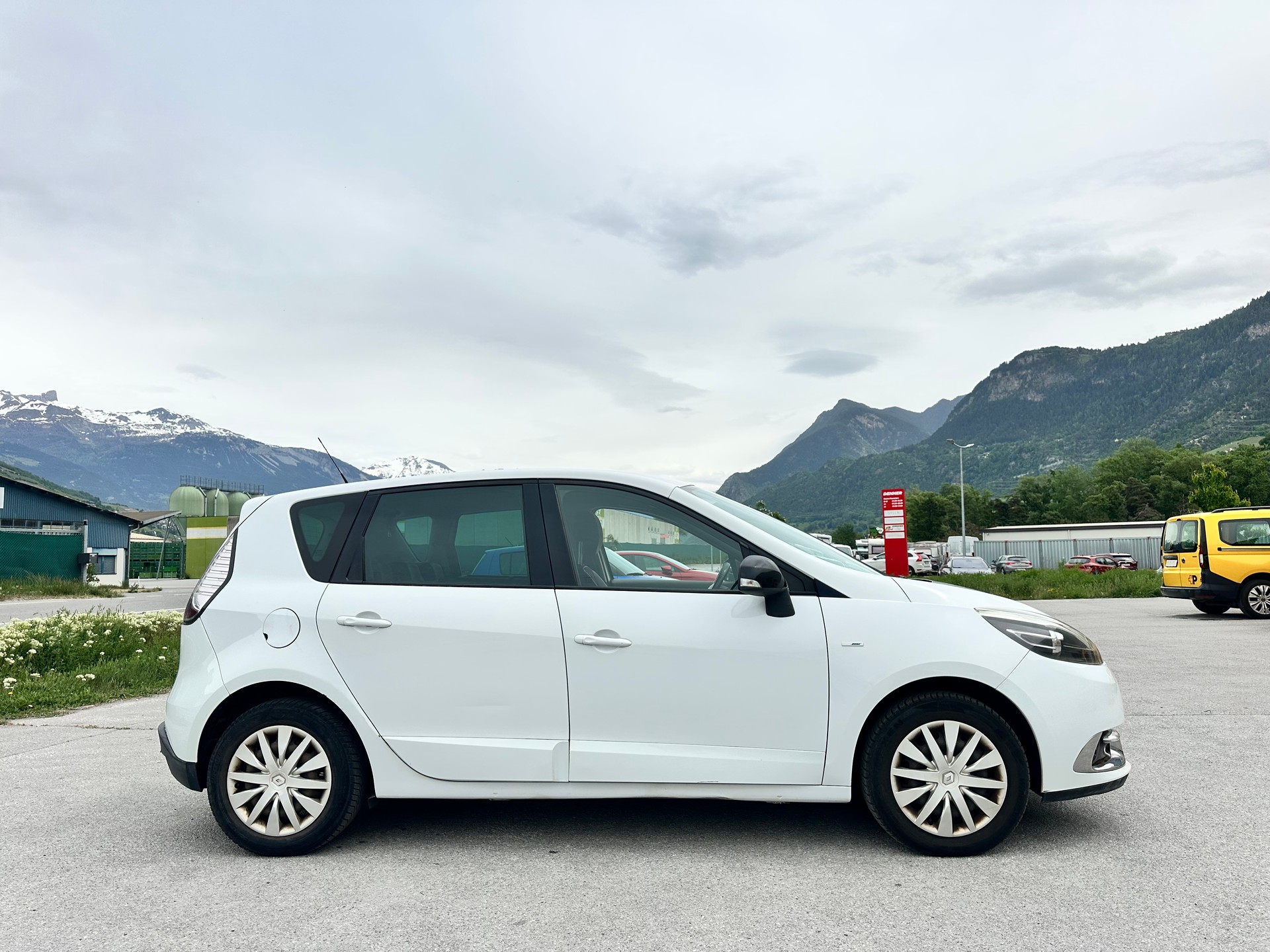 RENAULT Scénic 1.2 16V Turbo Bose Edition-image-4