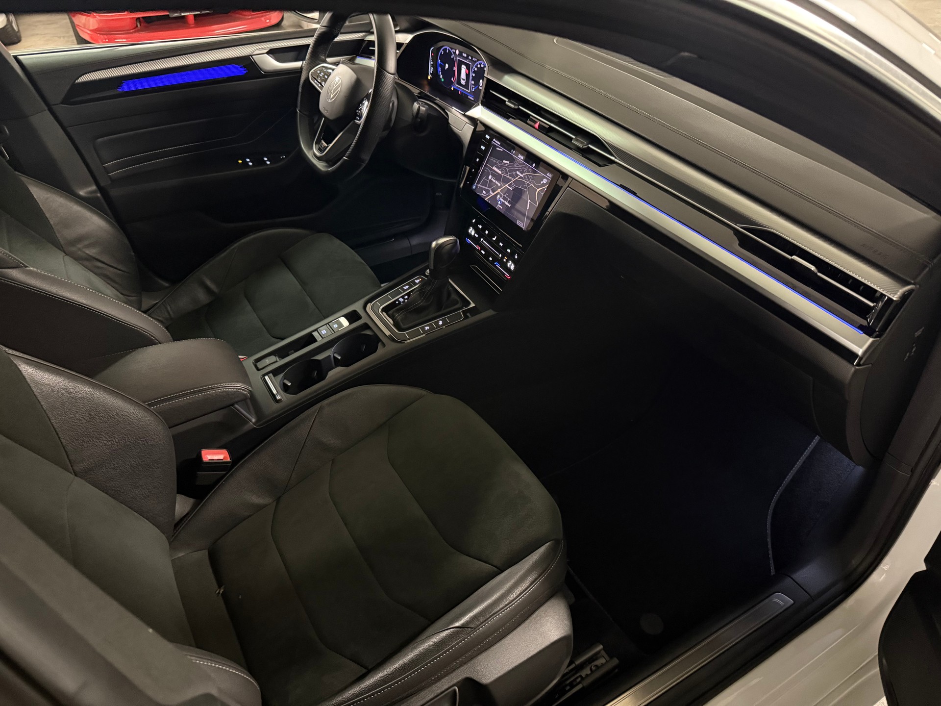 VW Arteon SB 2.0 TDI R-Line 4Motion DSG AHK, Panorama, Head-up-image-12