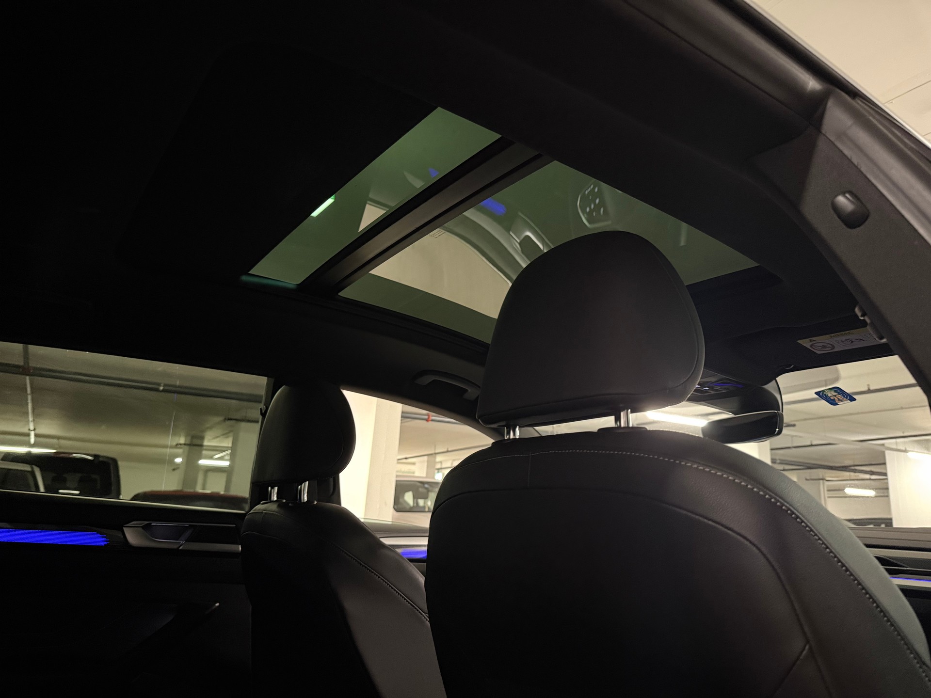 VW Arteon SB 2.0 TDI R-Line 4Motion DSG AHK, Panorama, Head-up-image-10