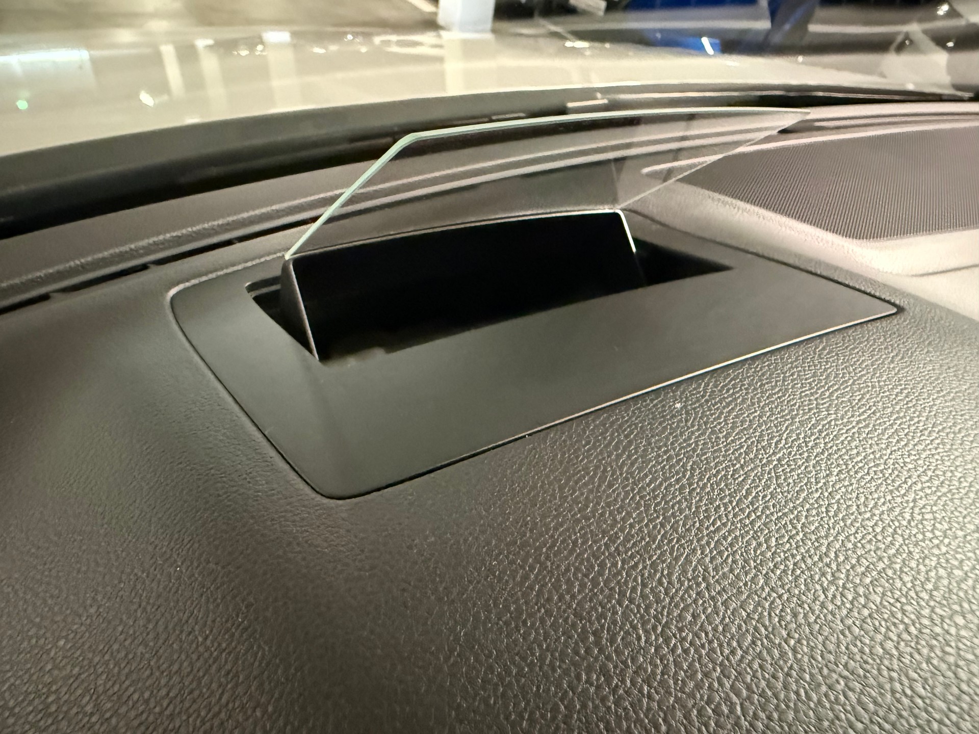 VW Arteon SB 2.0 TDI R-Line 4Motion DSG AHK, Panorama, Head-up-image-13