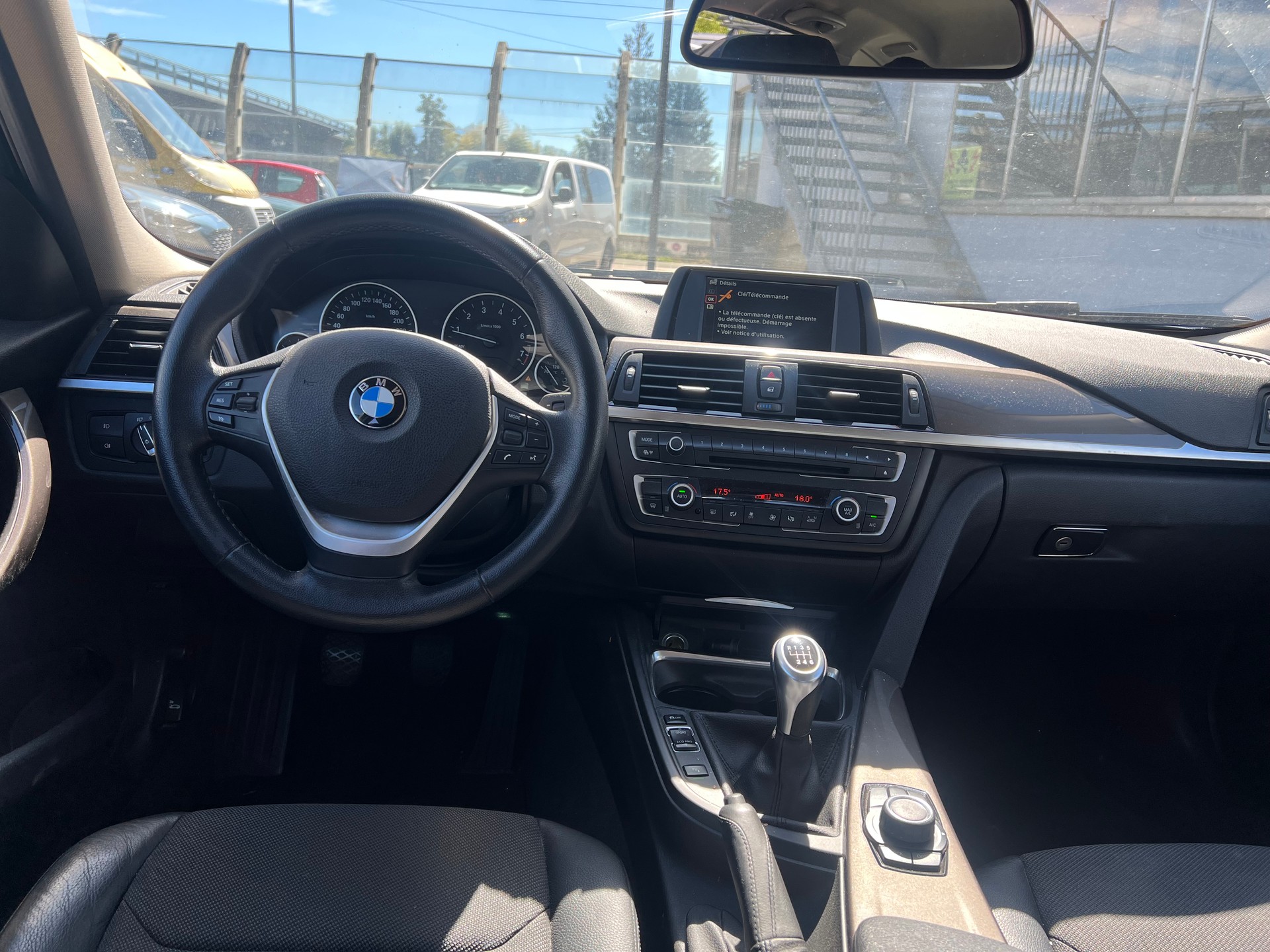 BMW 328i xDrive Touring Modern Line-image-11