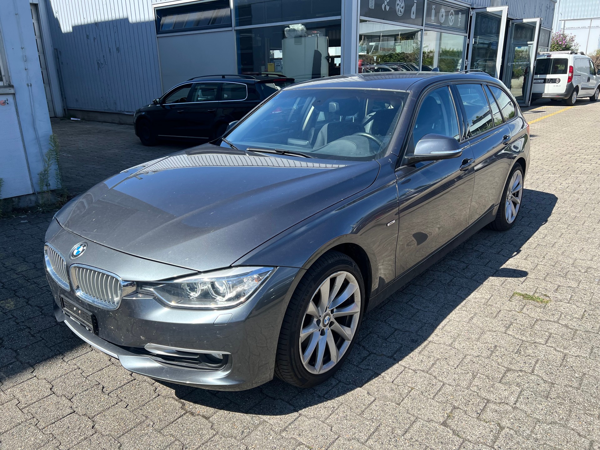 BMW 328i xDrive Touring Modern Line-image-0
