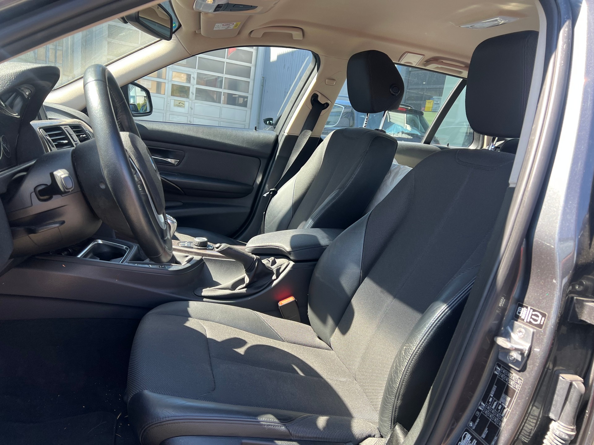 BMW 328i xDrive Touring Modern Line-image-9