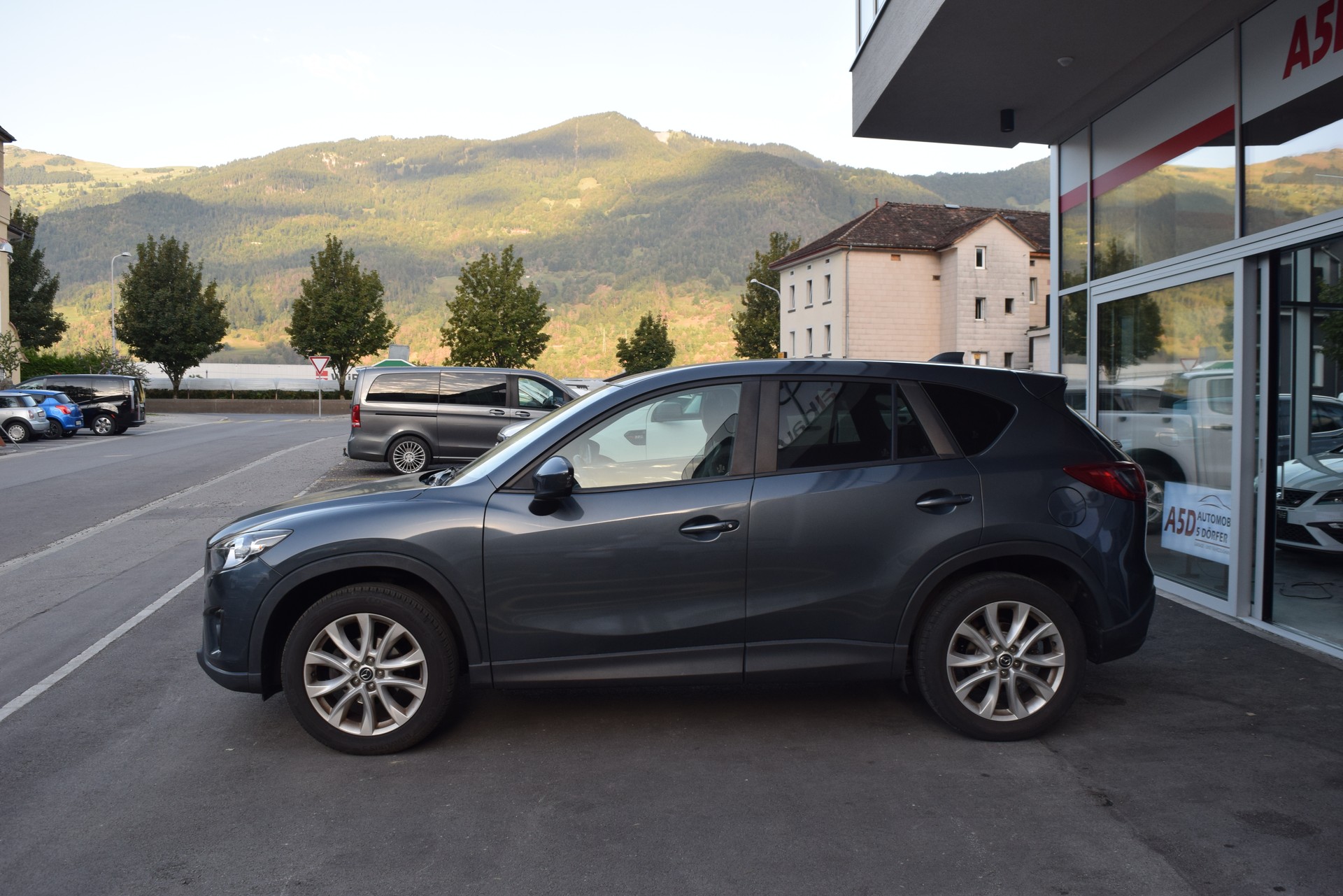 MAZDA CX-5 2.0 Revolution AWD-showroom-element-3