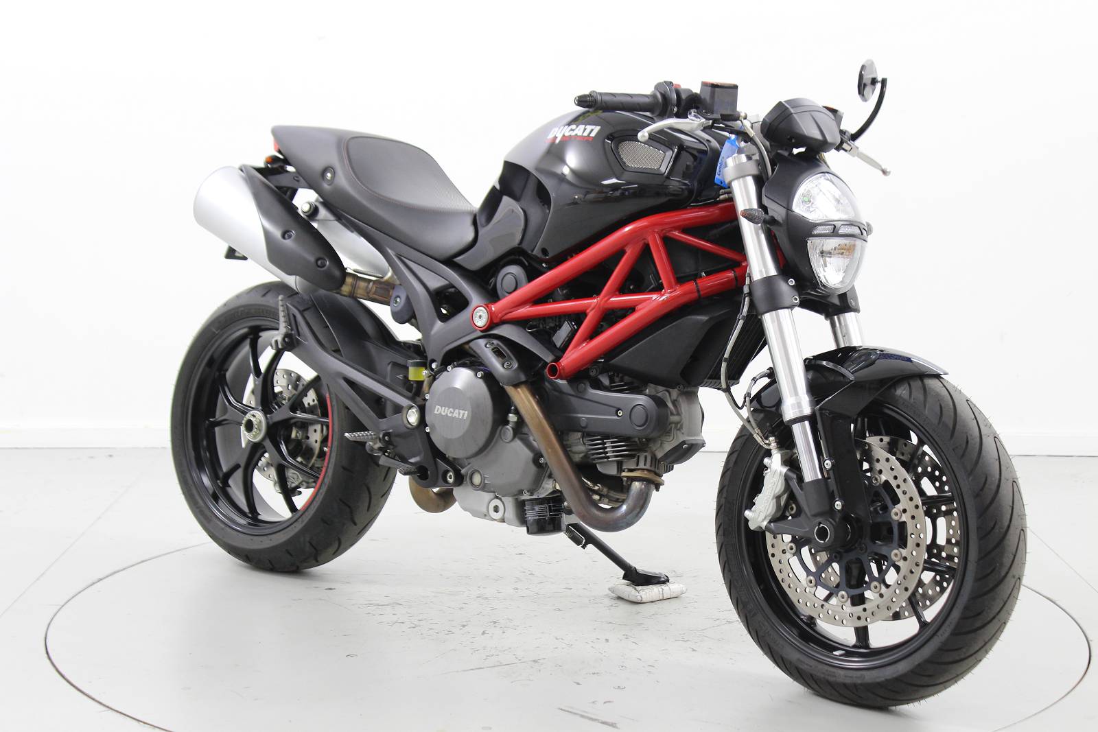 DUCATI Monster 796 ABS-showroom-element-1