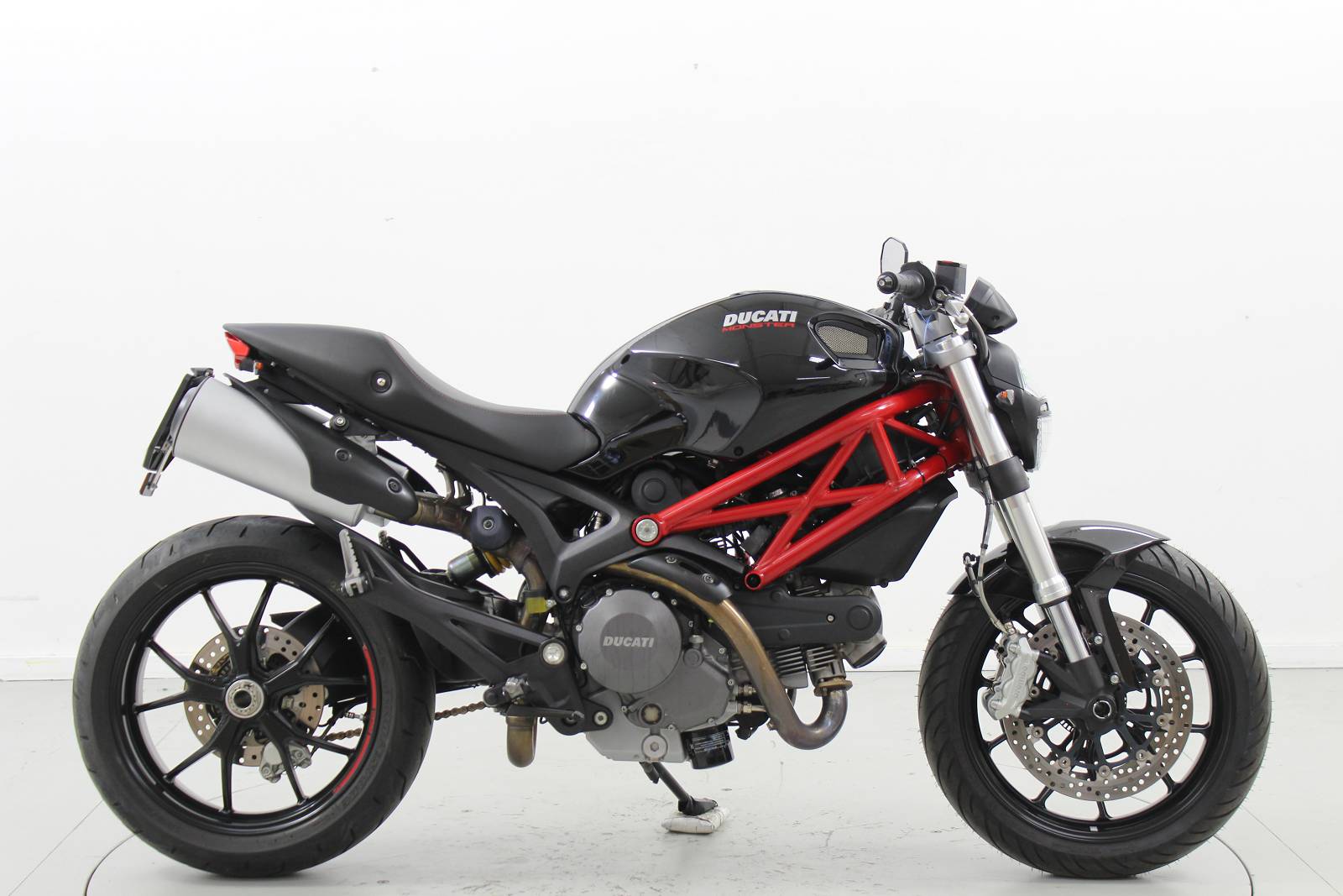 DUCATI Monster 796 ABS-showroom-element-3