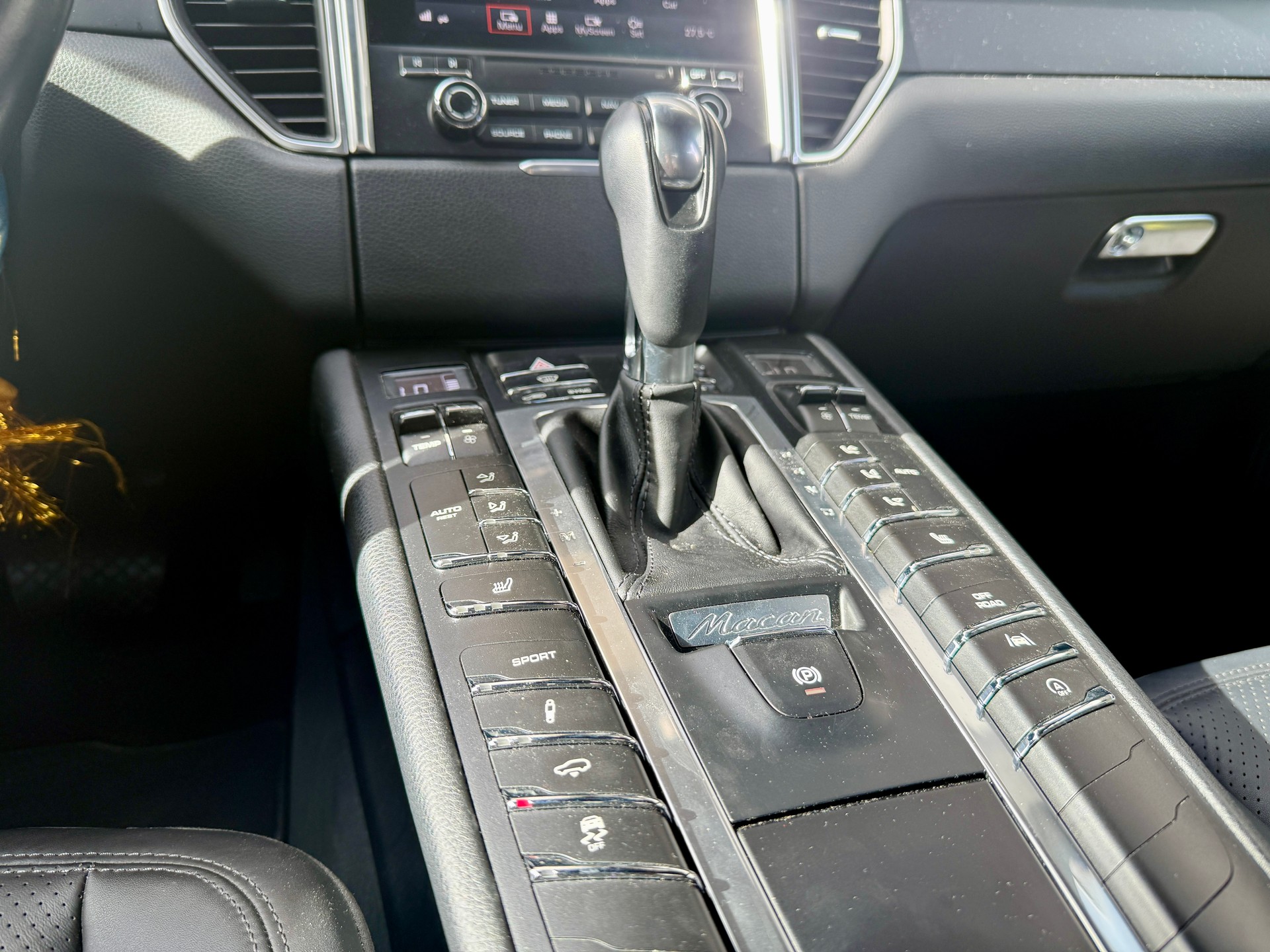 PORSCHE Macan PDK * Luftfahrwerk * * Spyder Felgen * * Service bei Porsche *-image-9