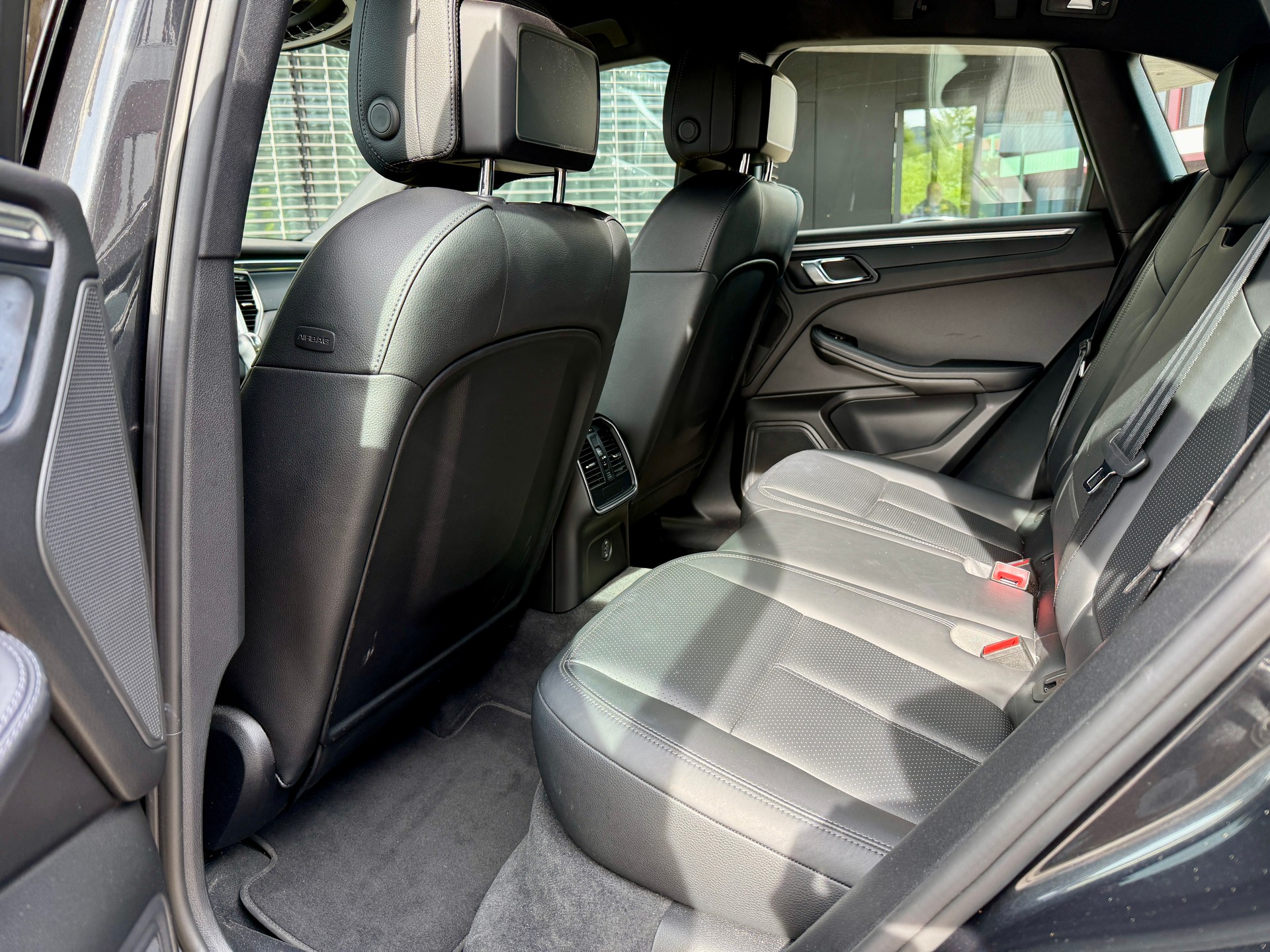 PORSCHE Macan PDK * Luftfahrwerk * * Spyder Felgen * * Service bei Porsche *-image-7