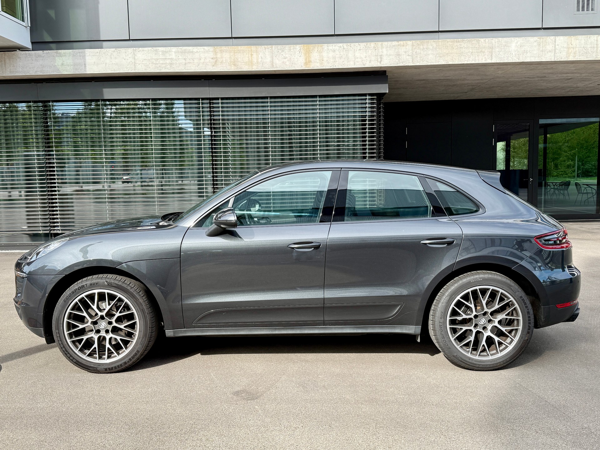 PORSCHE Macan PDK * Luftfahrwerk * * Spyder Felgen * * Service bei Porsche *-image-2