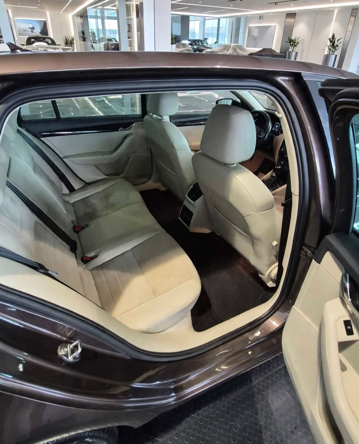 SKODA Octavia Combi 1.8 TSI Elegance DSG - AUTOMATICA-image-8