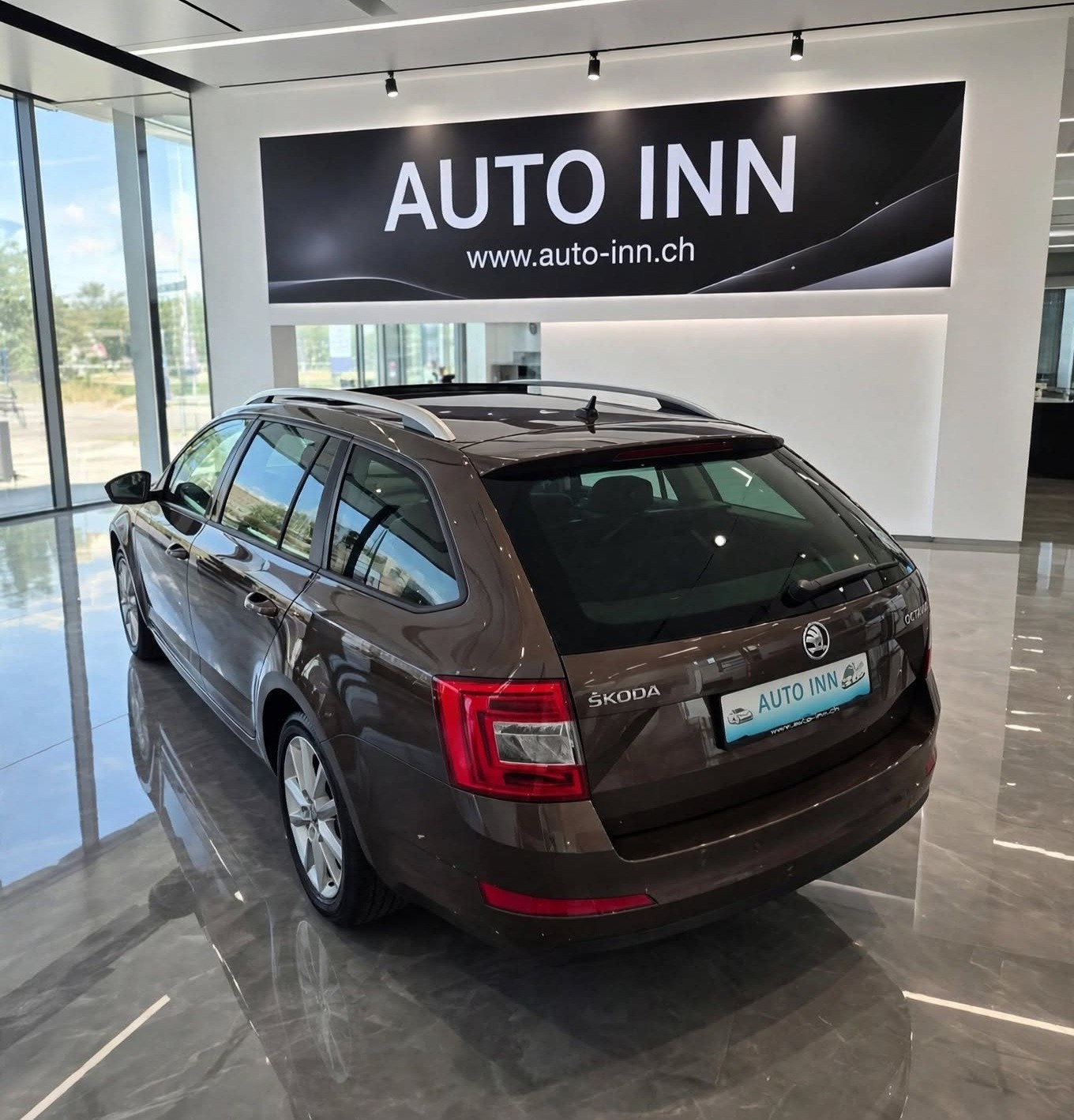 SKODA Octavia Combi 1.8 TSI Elegance DSG - AUTOMATICA-image-2
