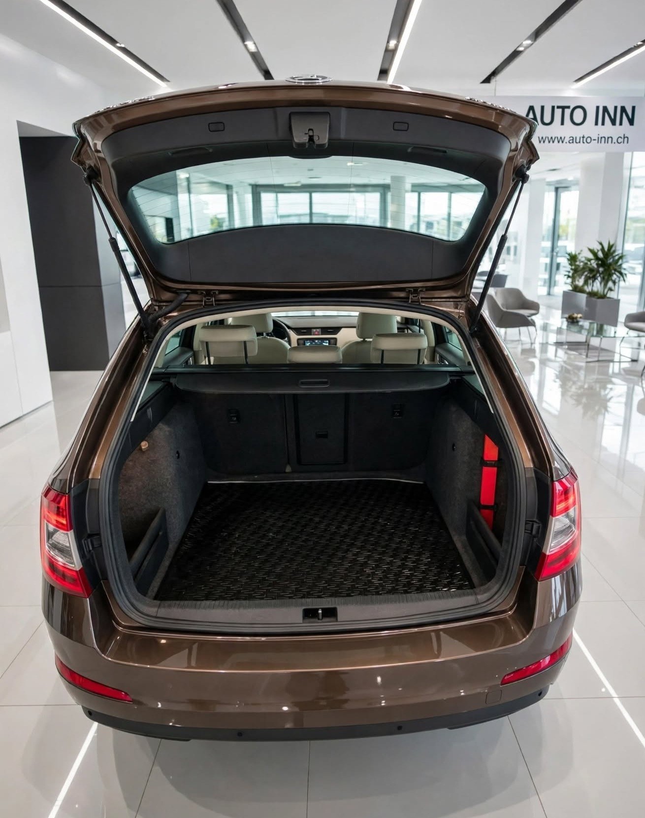SKODA Octavia Combi 1.8 TSI Elegance DSG - AUTOMATICA-image-4