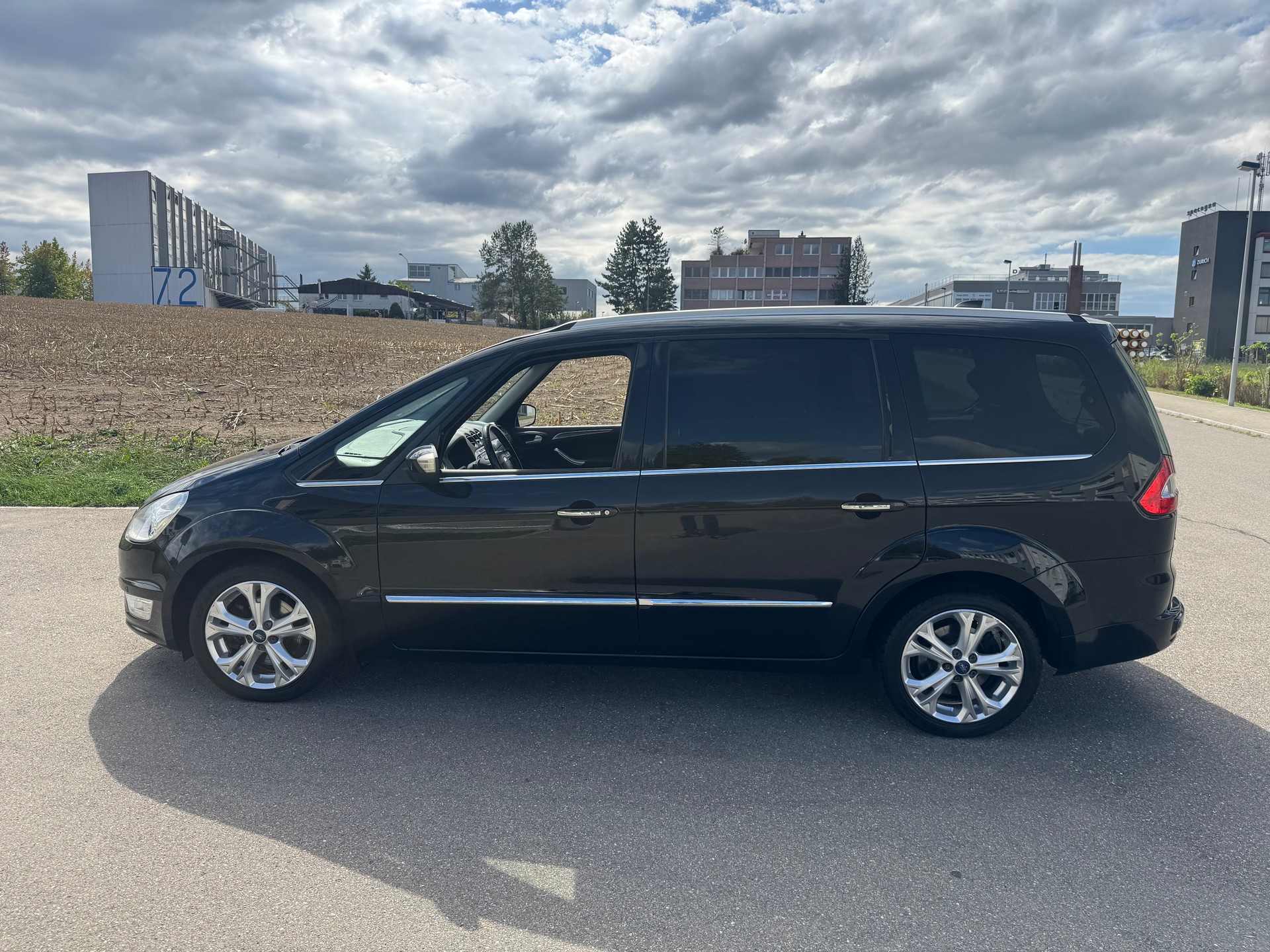 FORD Galaxy 2.0 SCTi Ghia PowerShift-image-4