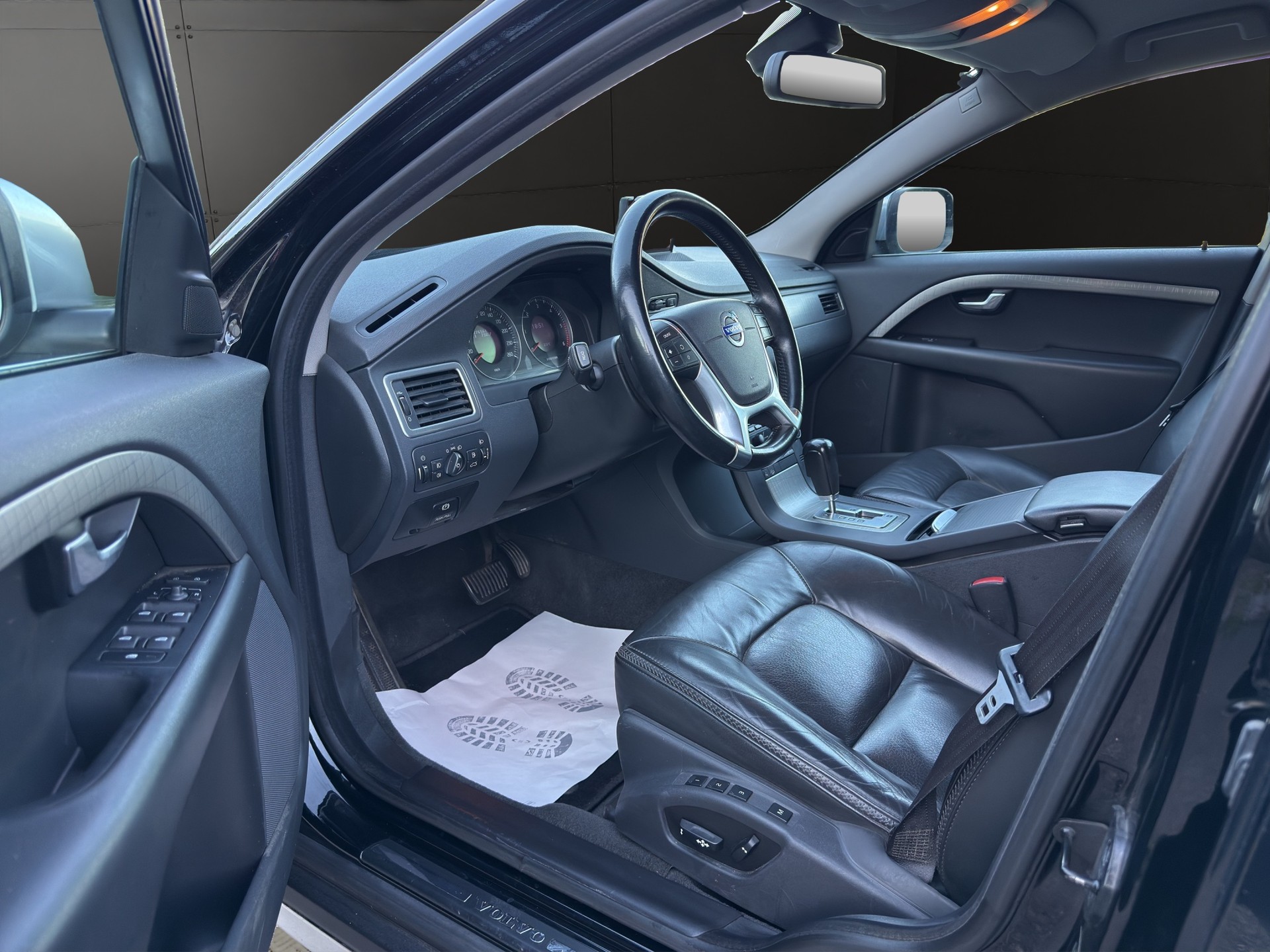 VOLVO XC70 2.4D AWD Husky Geartronic-image-11
