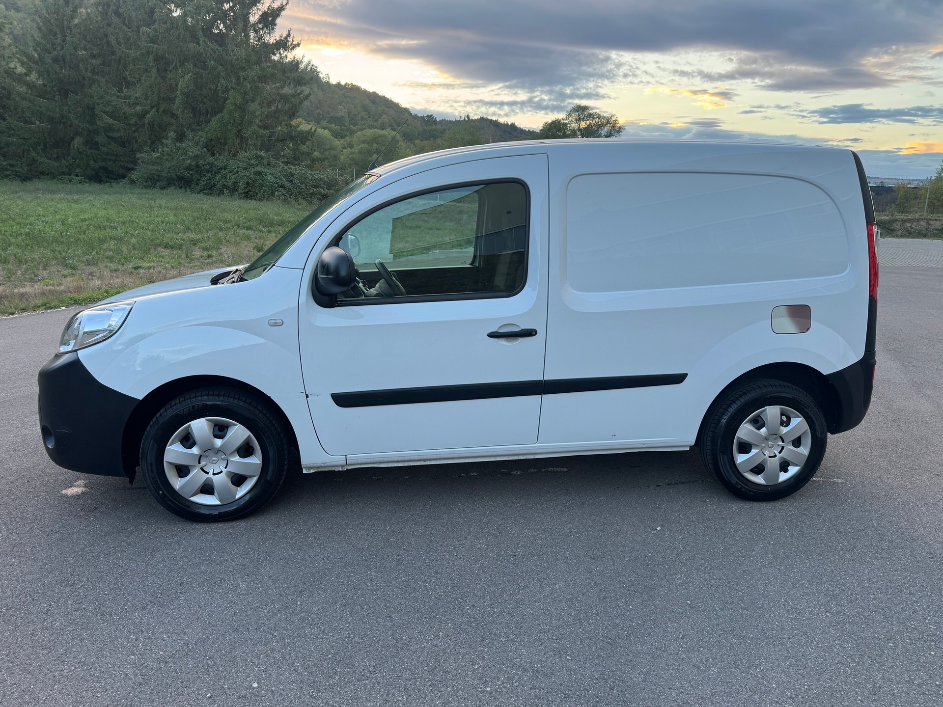 RENAULT Kangoo Medium dCi 95 ENERGY Limited-image-1