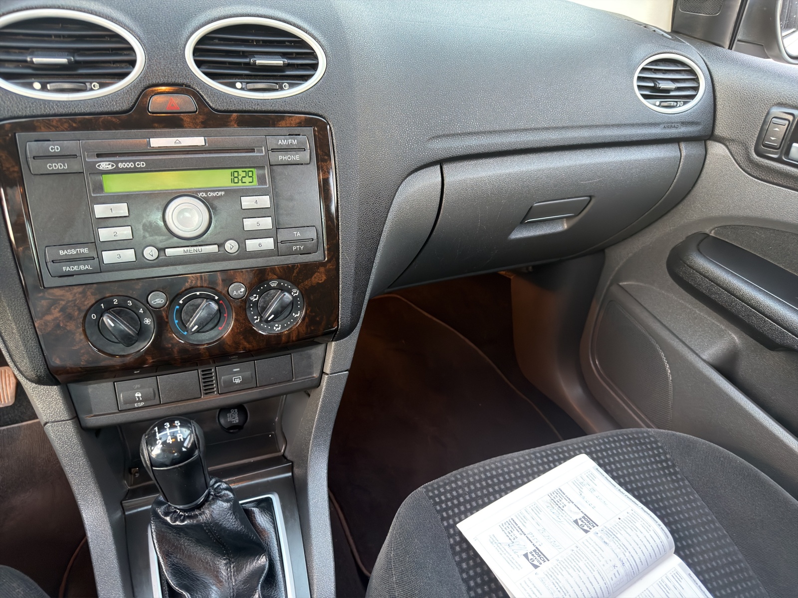 FORD Focus 1.6i VCT Ghia-image-7