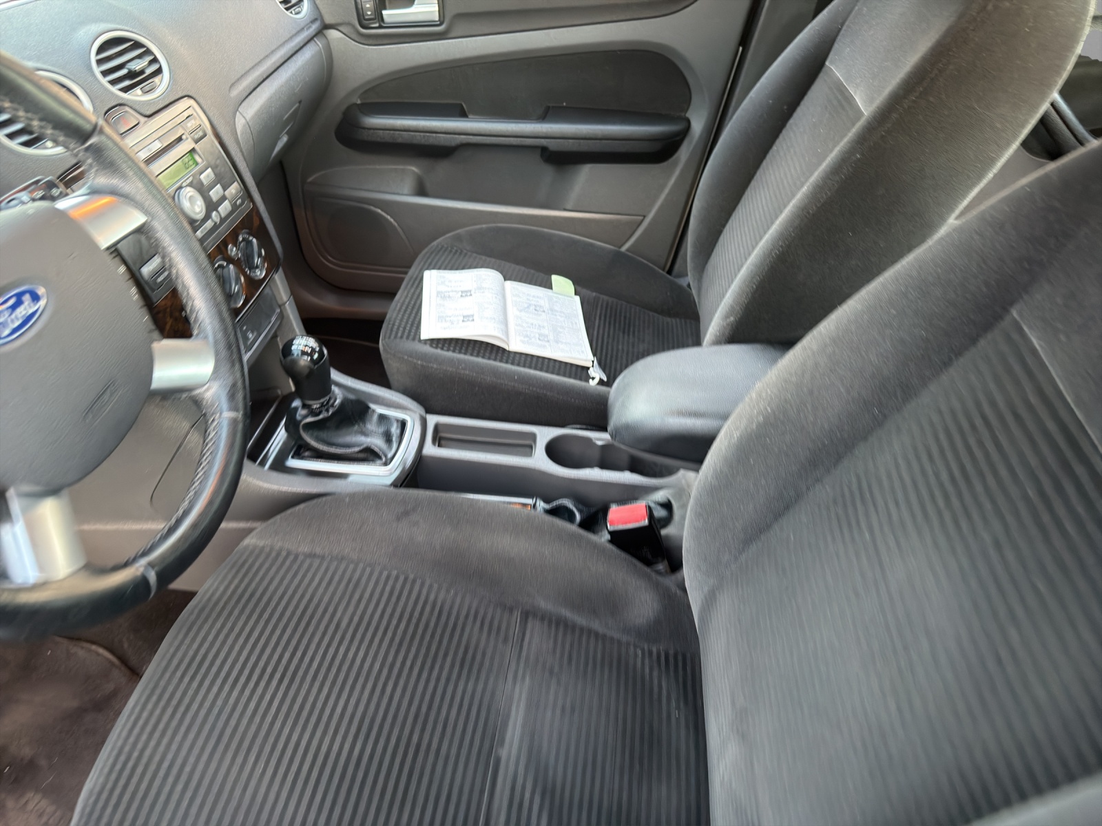 FORD Focus 1.6i VCT Ghia-image-6