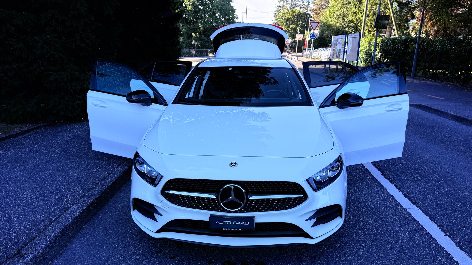 MERCEDES-BENZ A 250e Style 8G-DCT-image-12