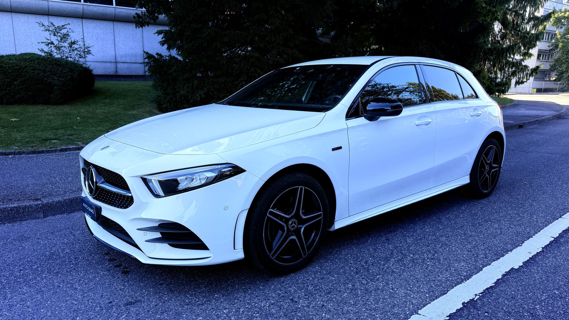 MERCEDES-BENZ A 250e Style 8G-DCT-image-2