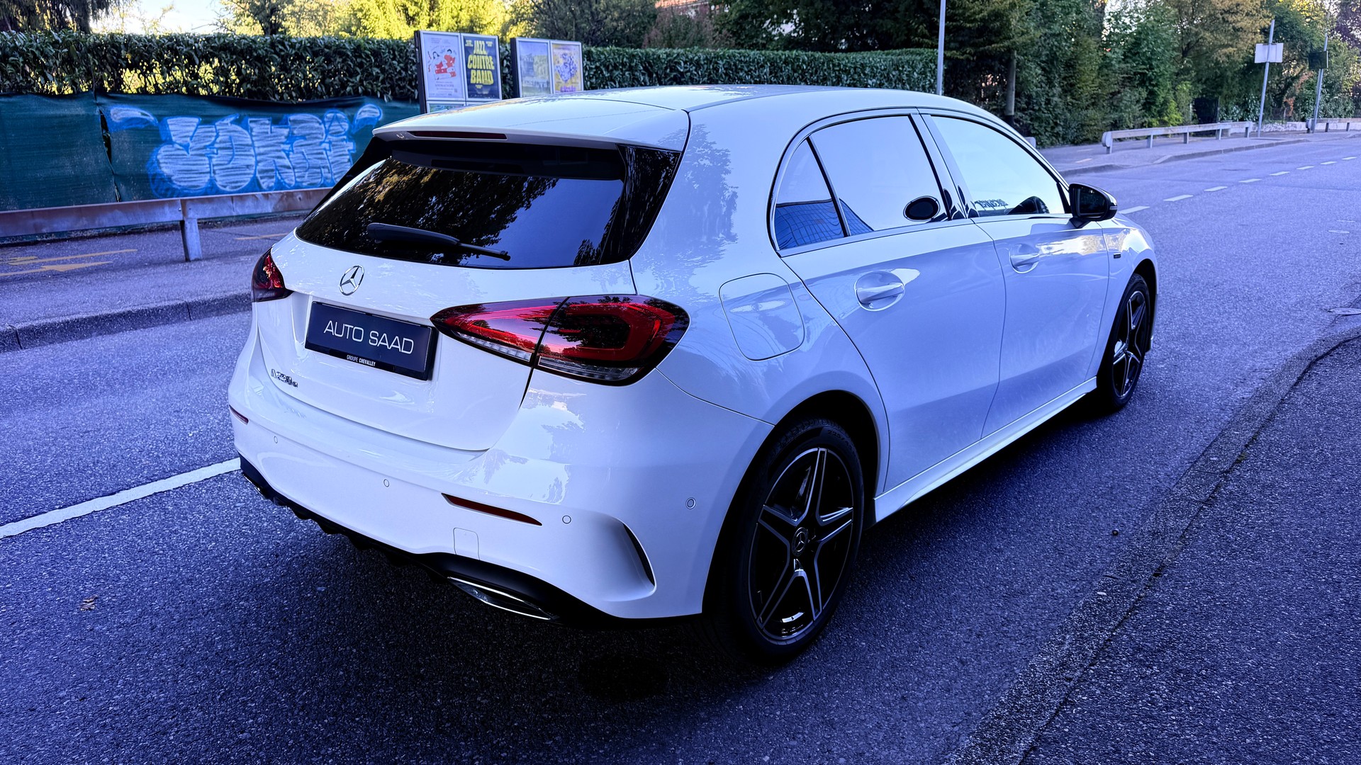 MERCEDES-BENZ A 250e Style 8G-DCT-image-5