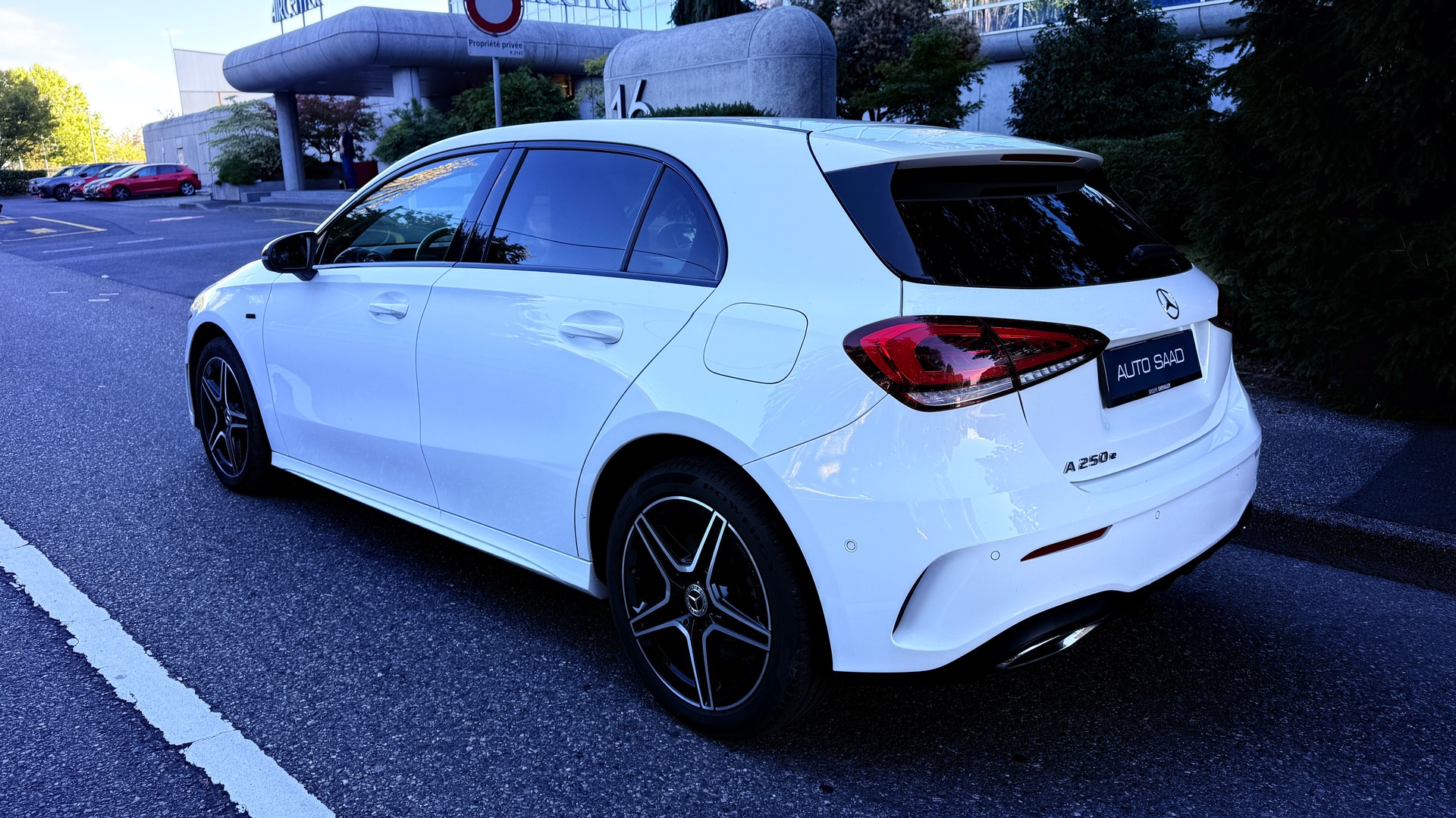MERCEDES-BENZ A 250e Style 8G-DCT-image-4