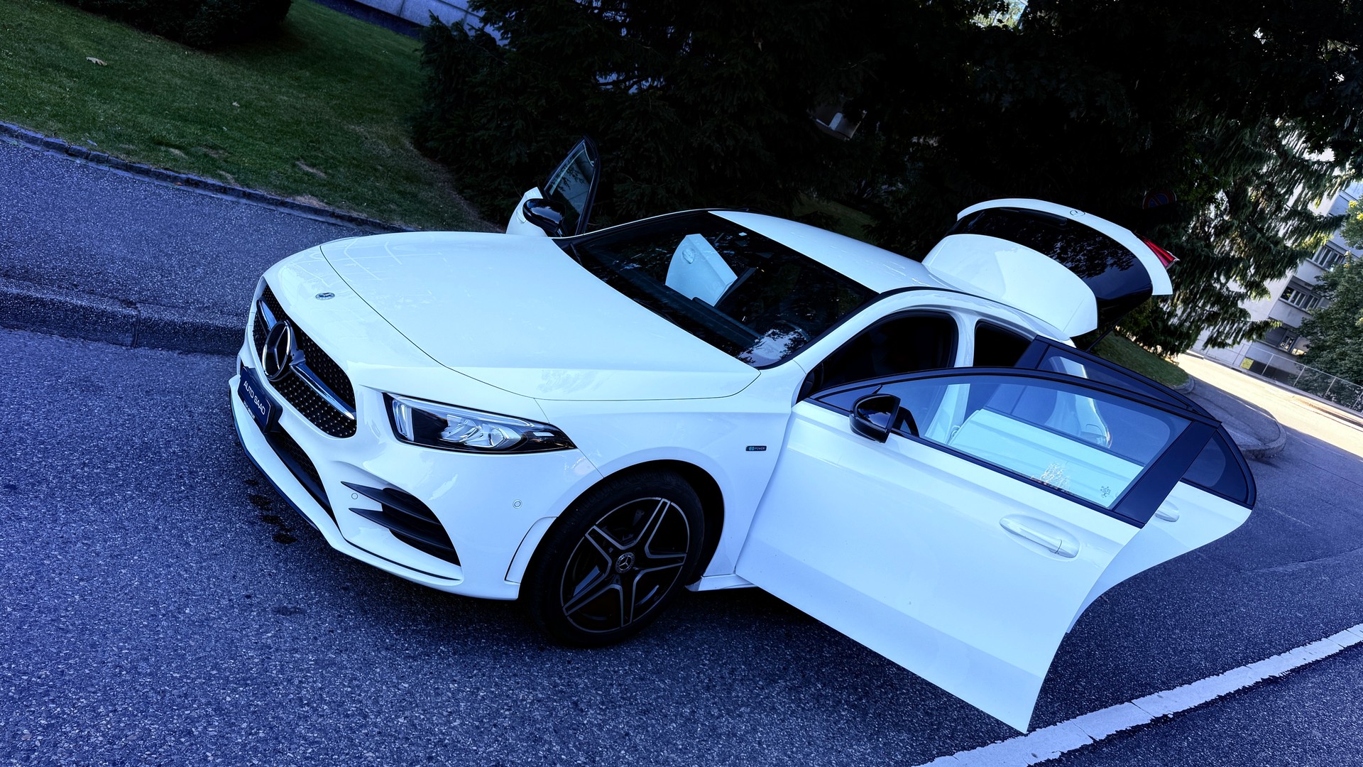 MERCEDES-BENZ A 250e Style 8G-DCT-image-14