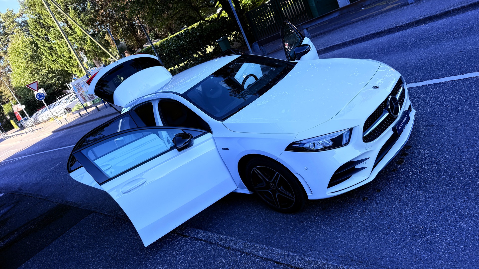 MERCEDES-BENZ A 250e Style 8G-DCT-image-13