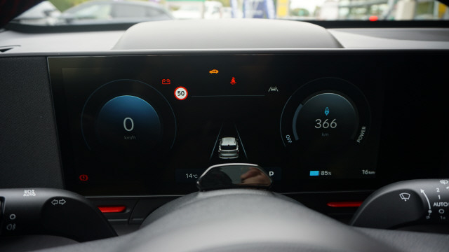 HYUNDAI Kona EV 65.4 kWh N Line-image-10