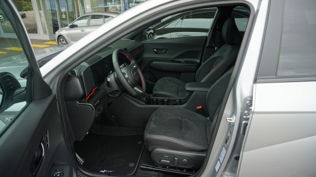 HYUNDAI Kona EV 65.4 kWh N Line-image-9