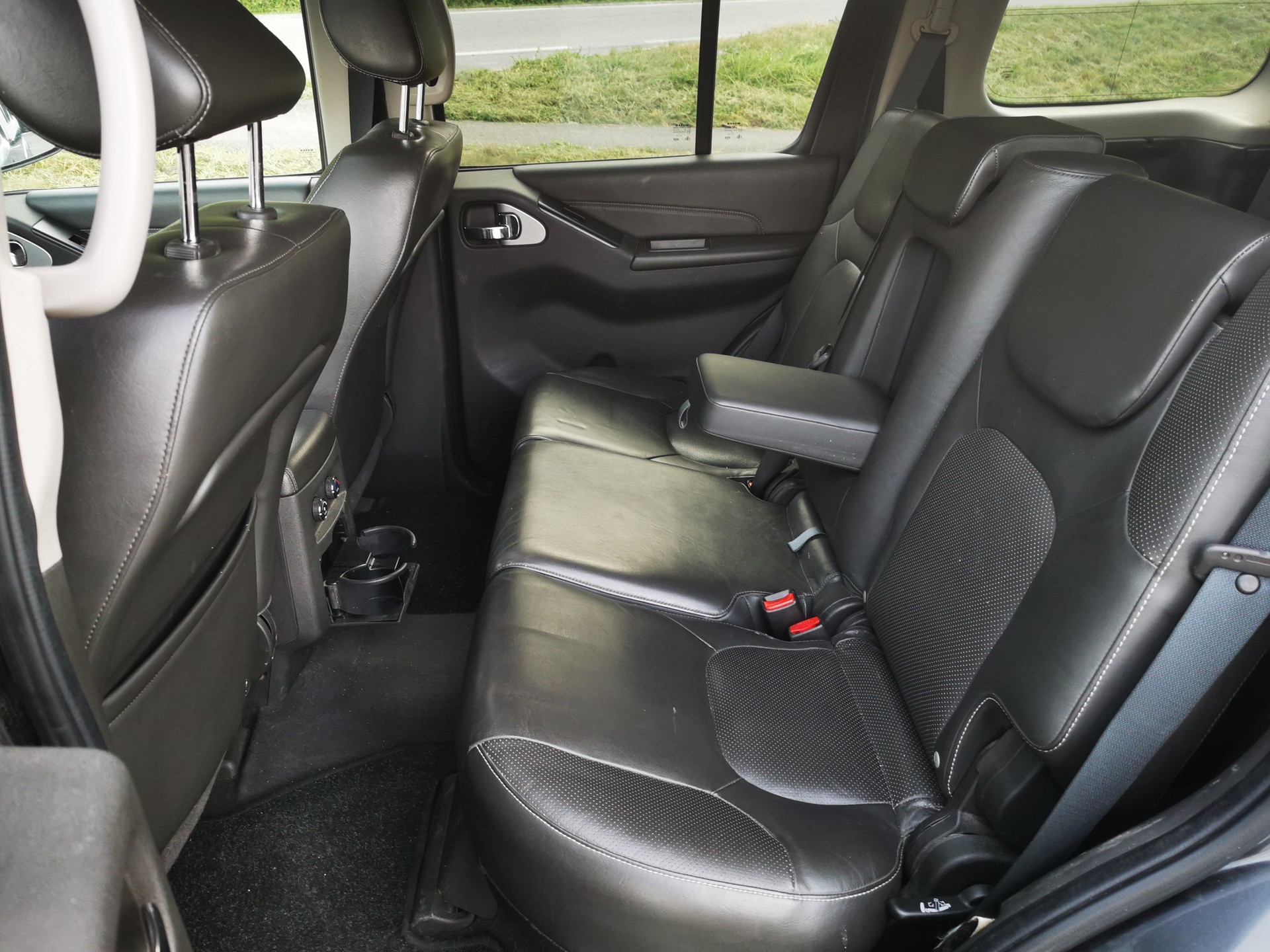 NISSAN Pathfinder 3.0 dCi LE Automatic-image-11